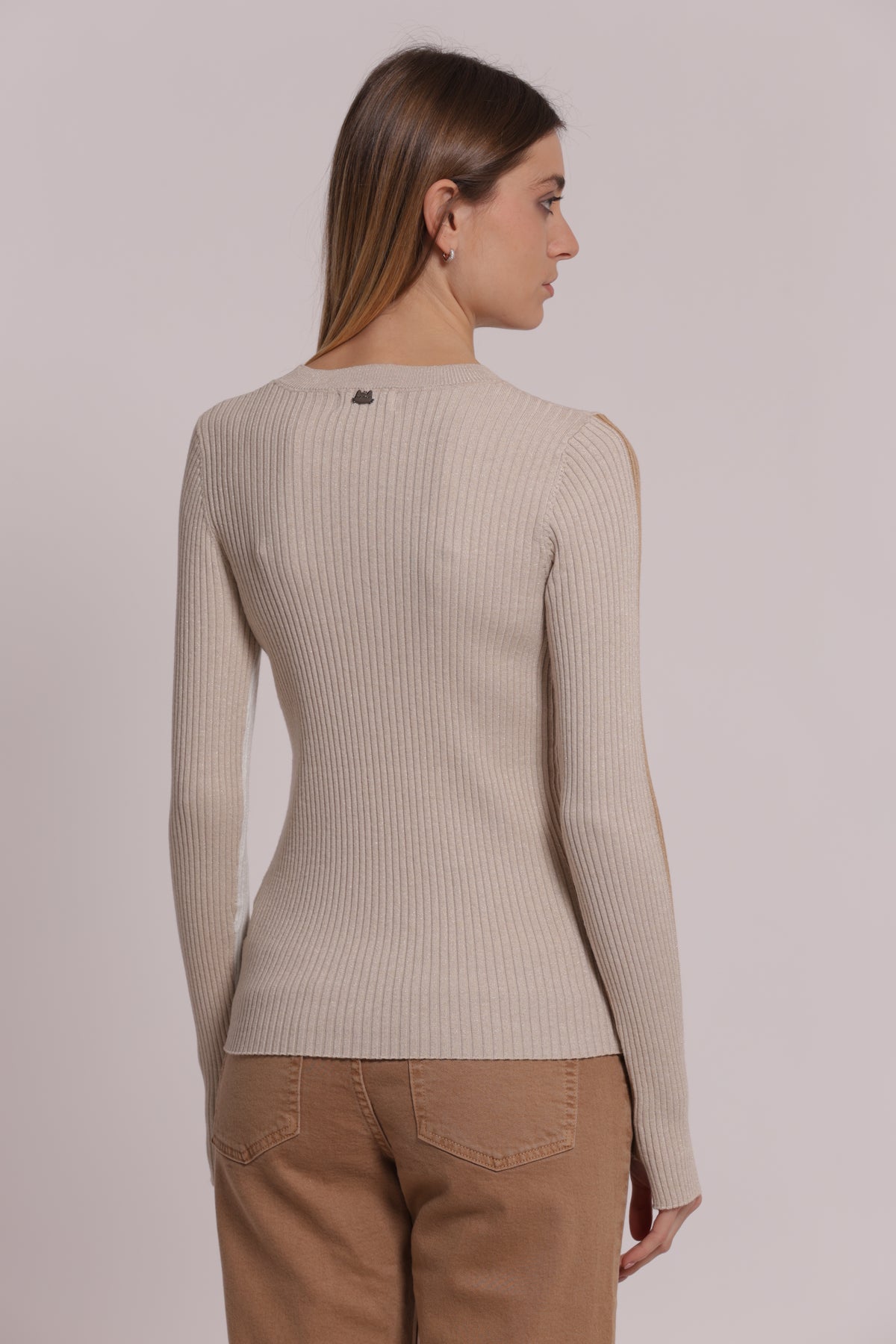 MAGLIA SCOLLO CON MANICHE BICOLOR