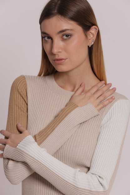 MAGLIA SCOLLO CON MANICHE BICOLOR