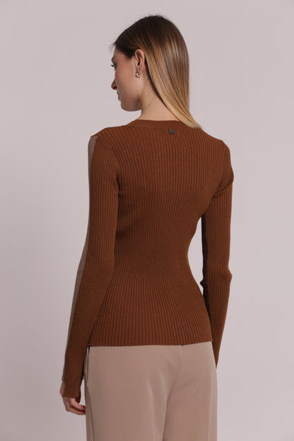 MAGLIA SCOLLO CON MANICHE BICOLOR