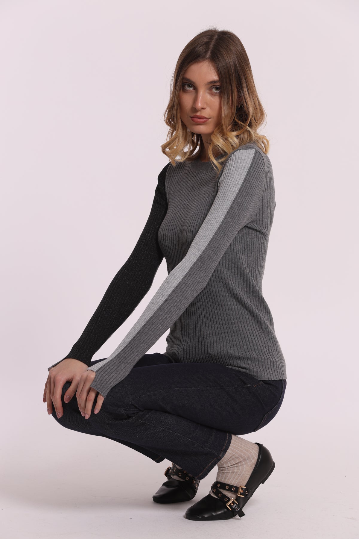 MAGLIA SCOLLO CON MANICHE BICOLOR