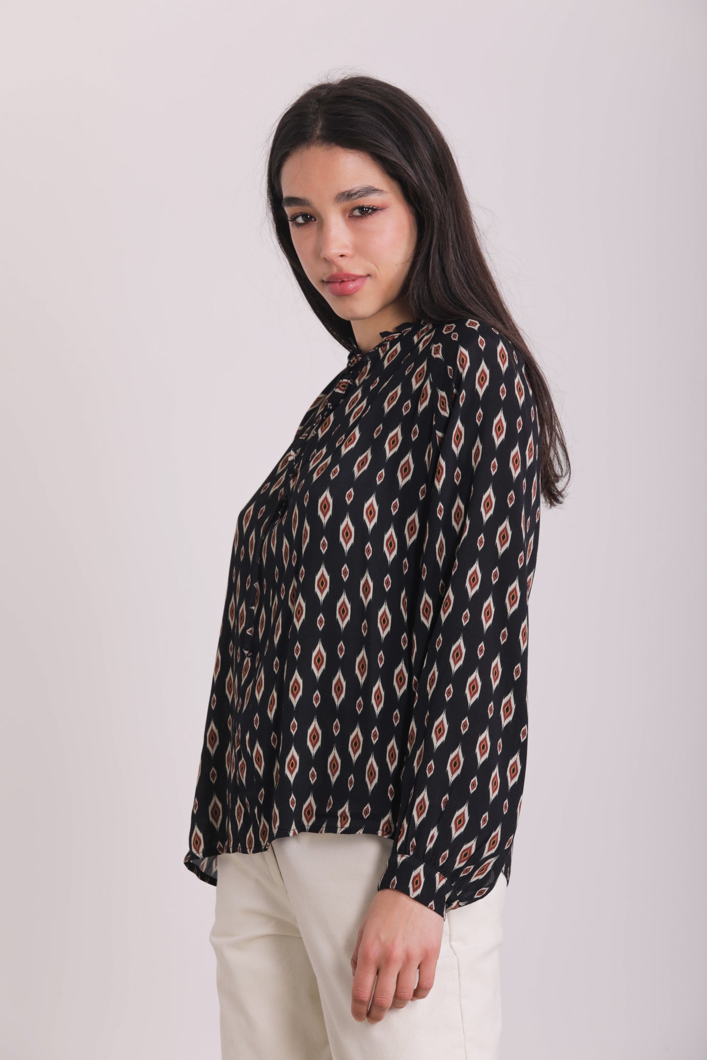 BLUSA CON ROUCHES FANTASIA ROMBI STILIZZATI