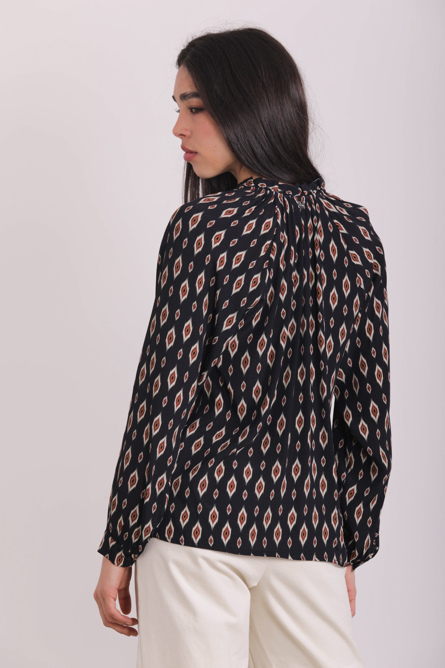 BLUSA CON ROUCHES FANTASIA ROMBI STILIZZATI