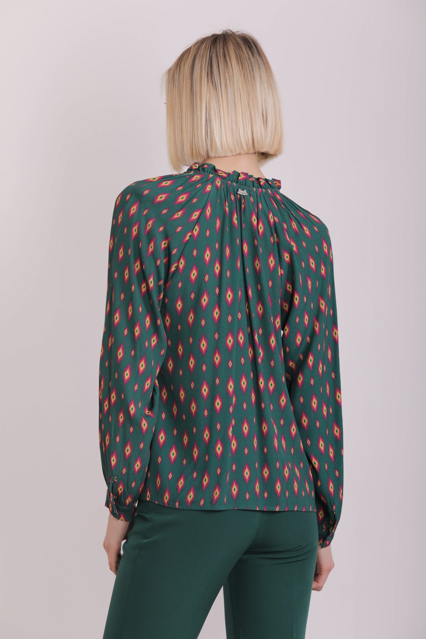 BLUSA CON ROUCHES FANTASIA ROMBI STILIZZATI