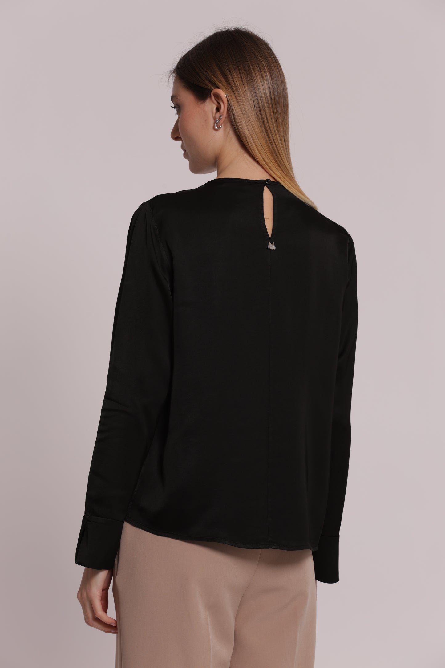 BLUSA SCOLLO TONDO IN RASO DI VISCOSA