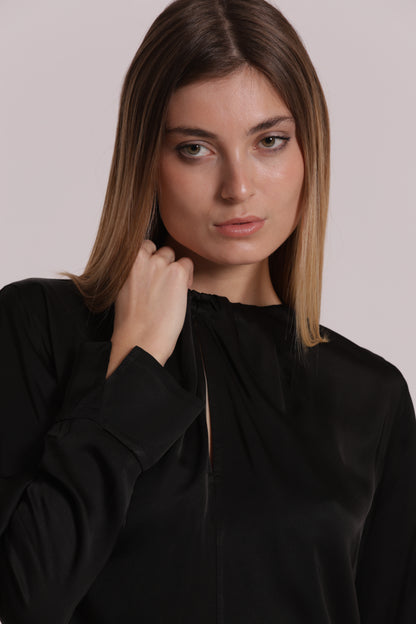 BLUSA SCOLLO TONDO IN RASO DI VISCOSA