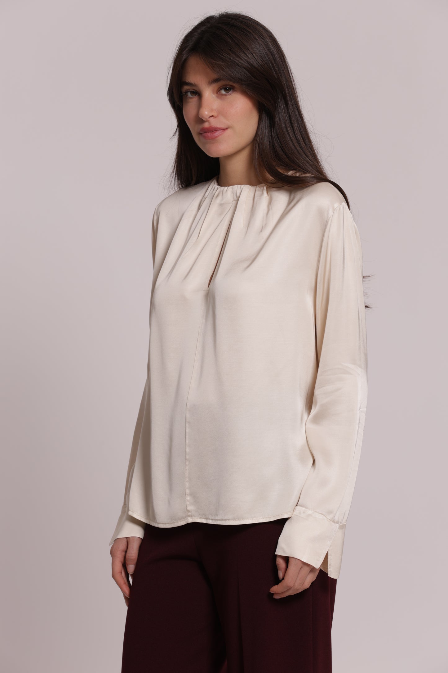 BLUSA SCOLLO TONDO IN RASO DI VISCOSA