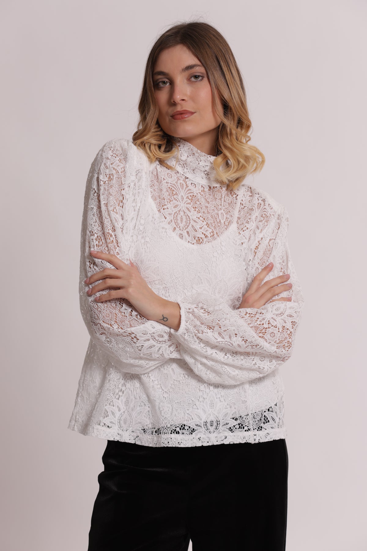 BLUSA IN PIZZO