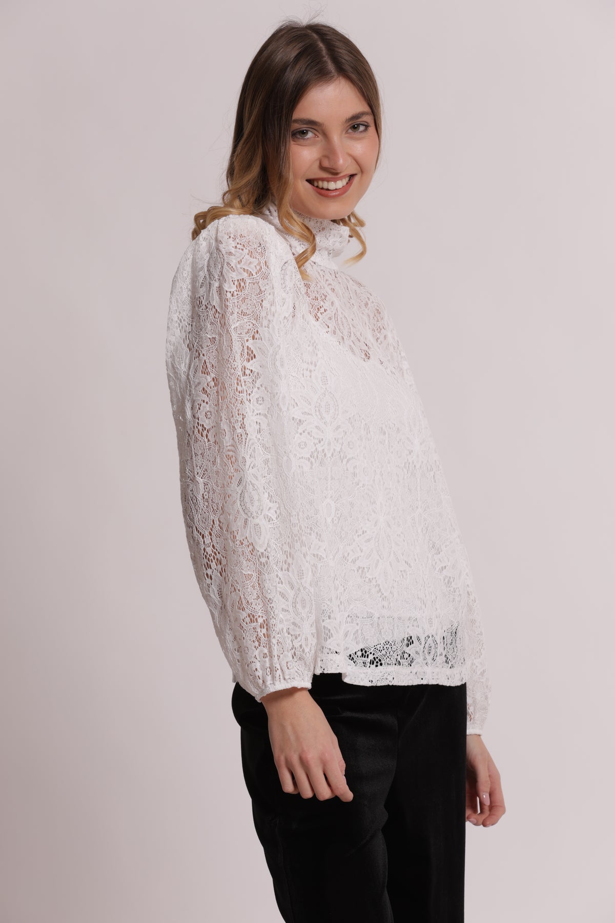 BLUSA IN PIZZO