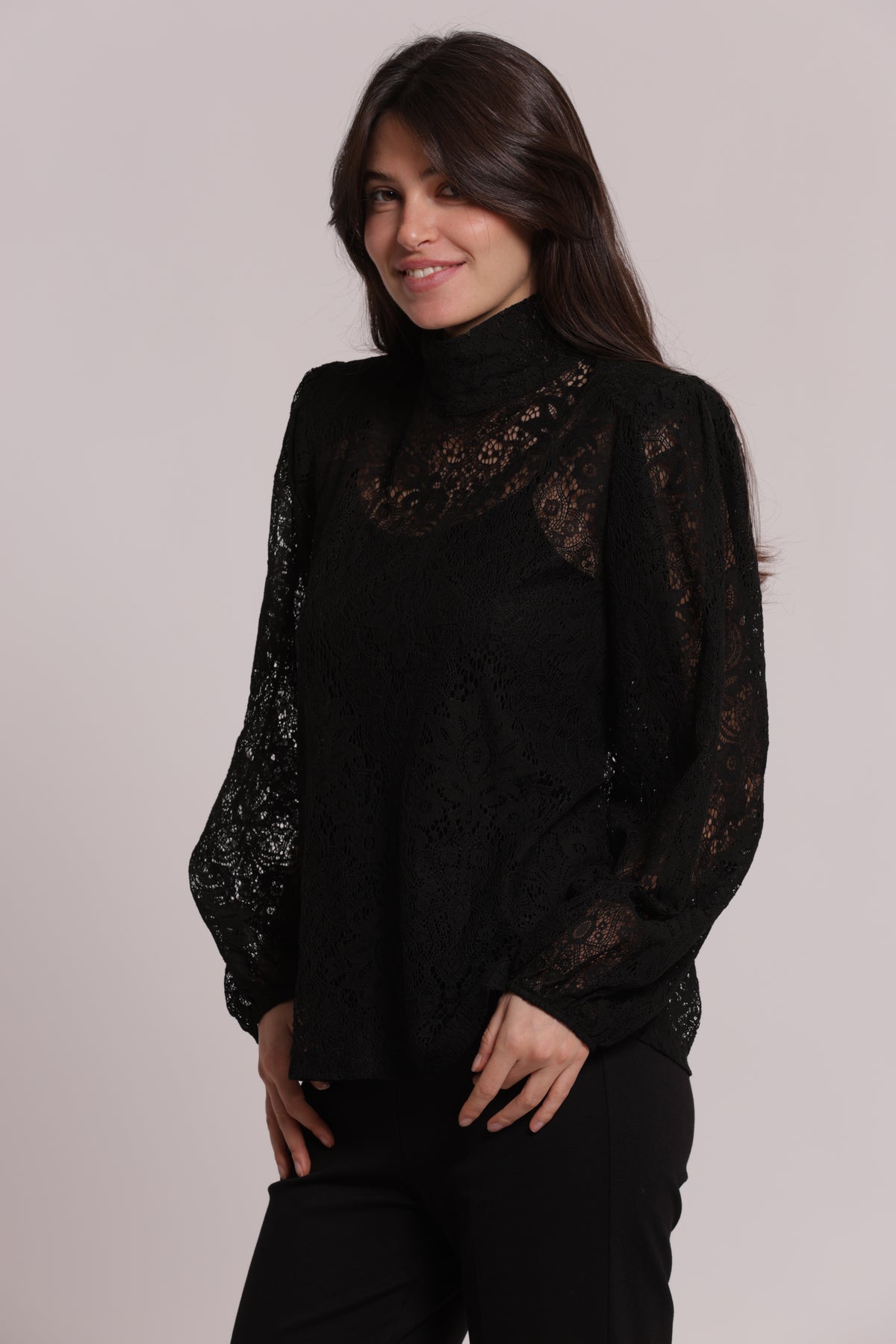 BLUSA IN PIZZO