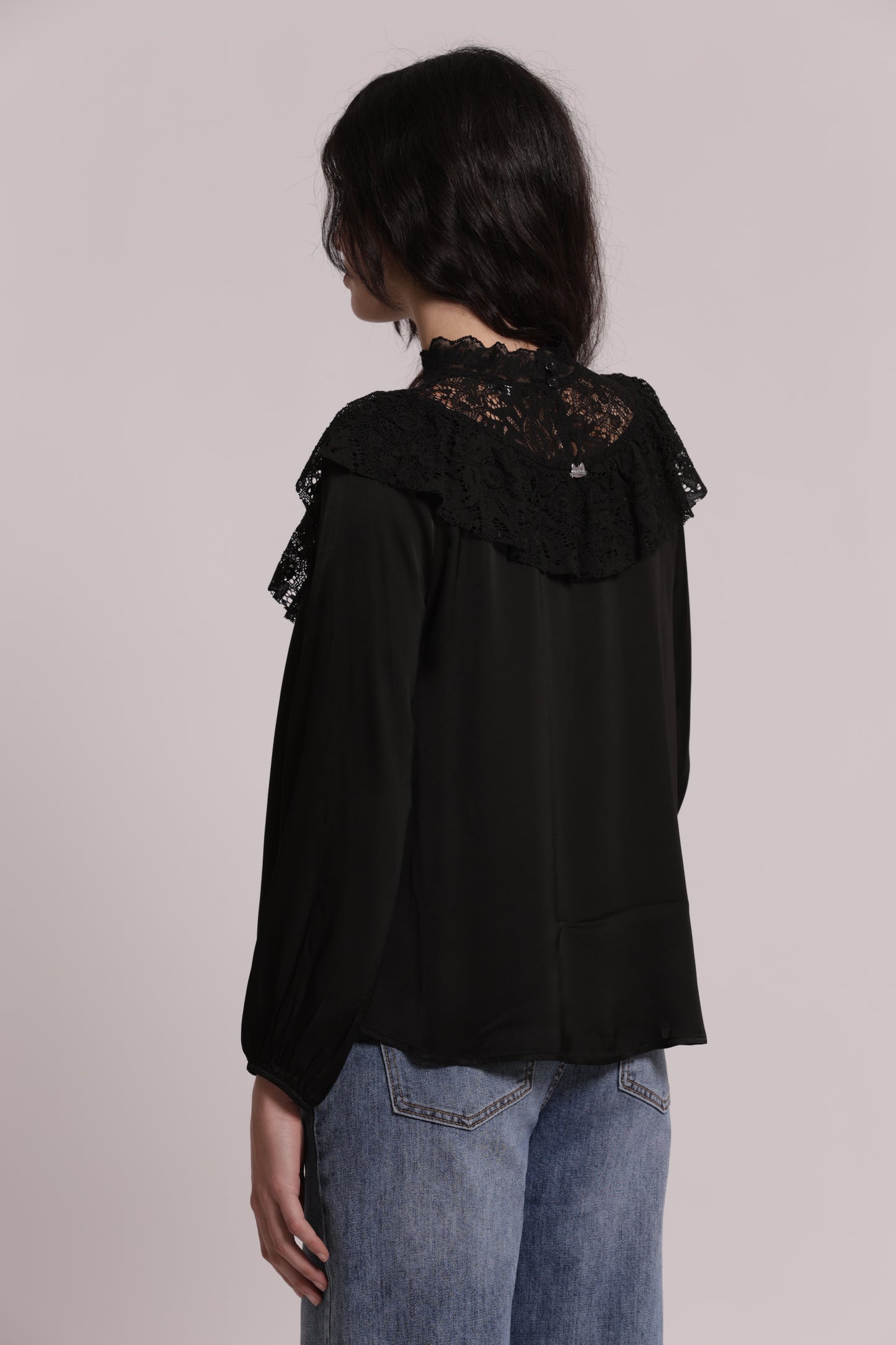 BLUSA IN RASO DI VISCOSA CON DETTAGLIO PIZZO