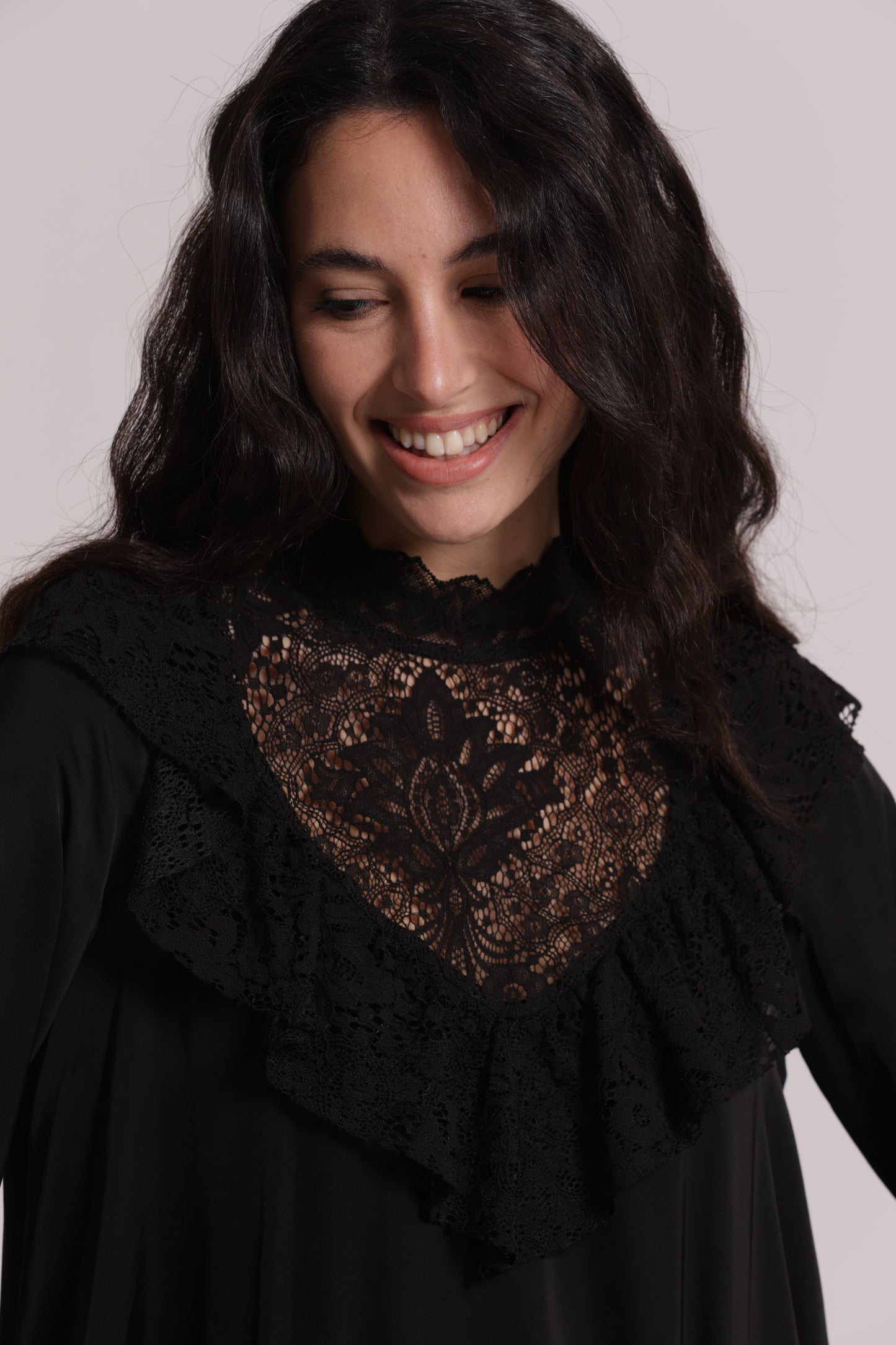 BLUSA IN RASO DI VISCOSA CON DETTAGLIO PIZZO