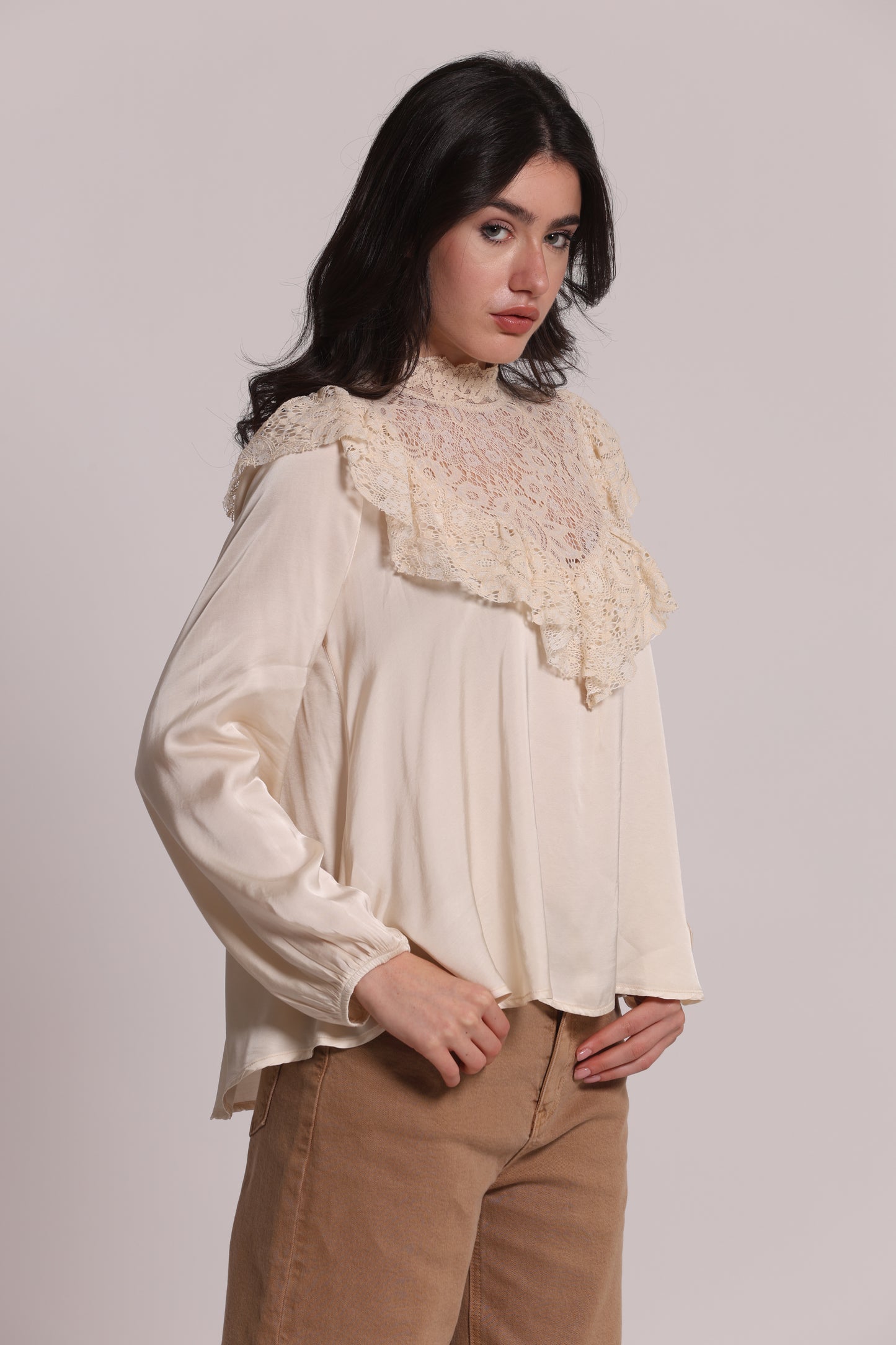 BLUSA IN RASO DI VISCOSA CON DETTAGLIO PIZZO
