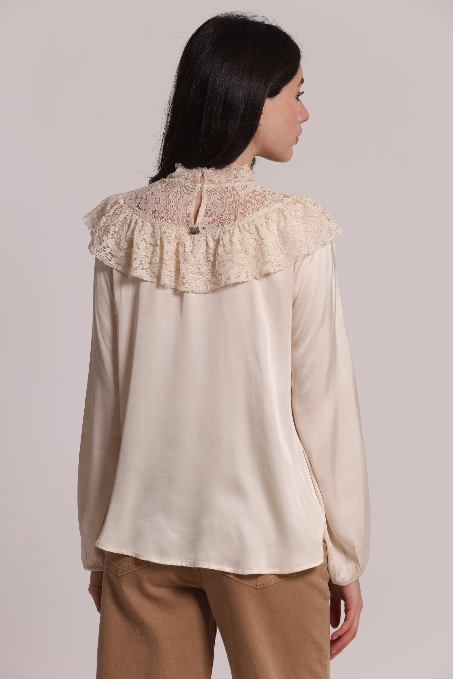BLUSA IN RASO DI VISCOSA CON DETTAGLIO PIZZO
