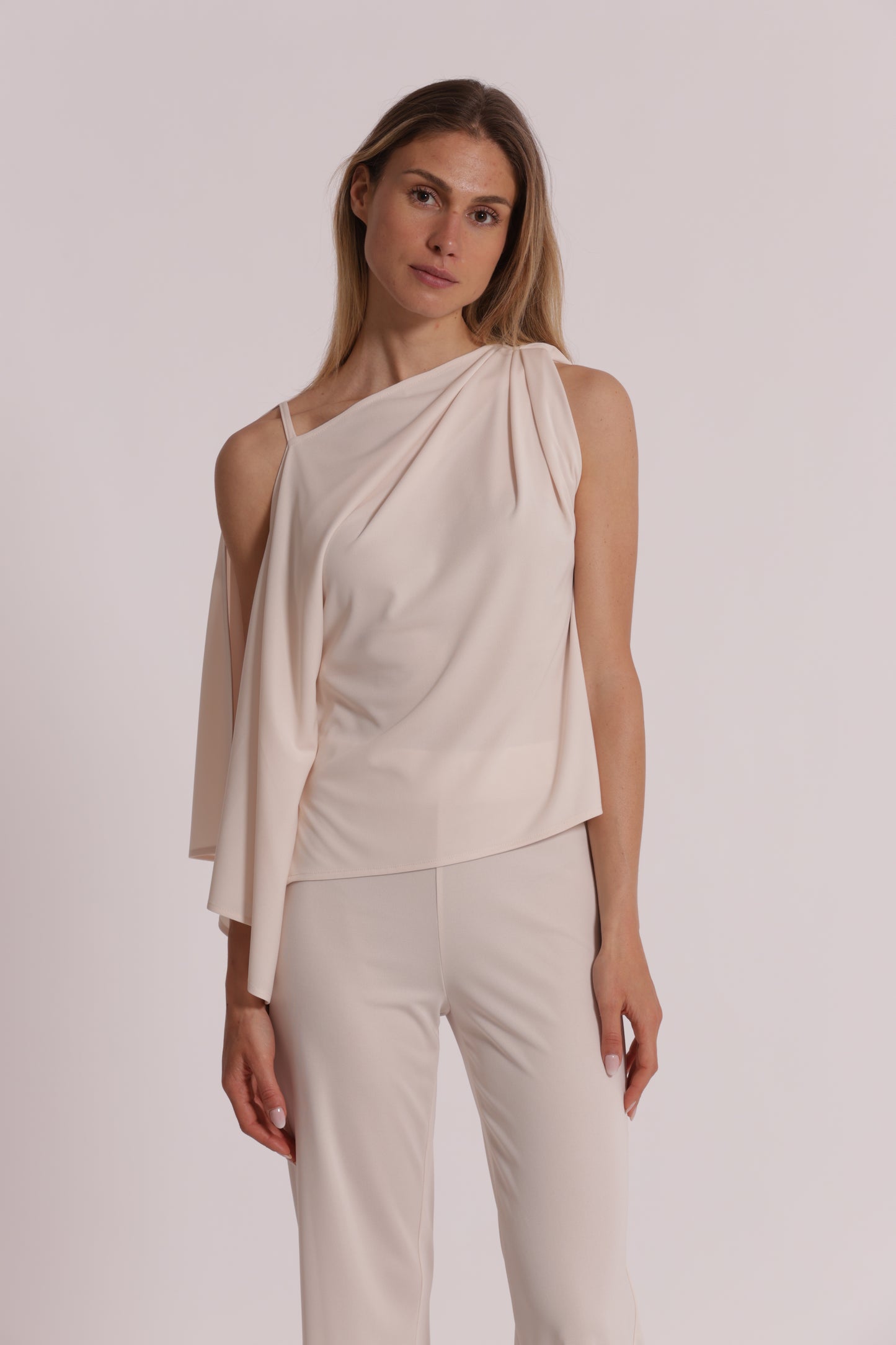 BLUSA CON SPALLA SCESA