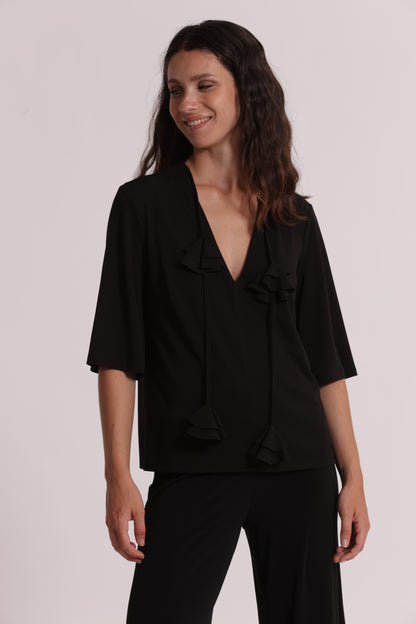 BLUSA CON SCOLLO A V E DETTAGLIO FLOREALE