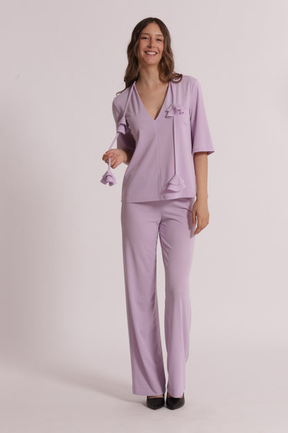 BLUSA CON SCOLLO A V E DETTAGLIO FLOREALE