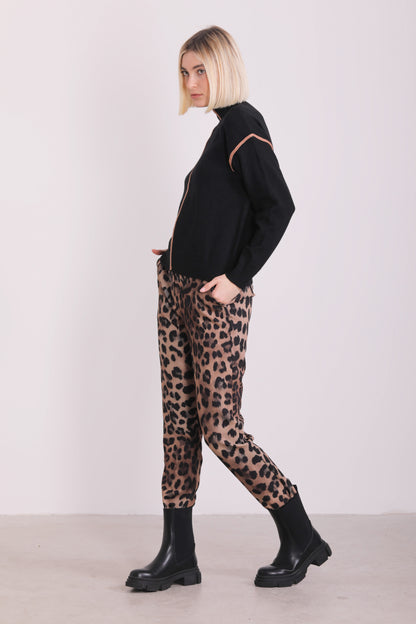 PANTALONE CON ELASTICO DIETRO FANTASIA LEOPARDATA