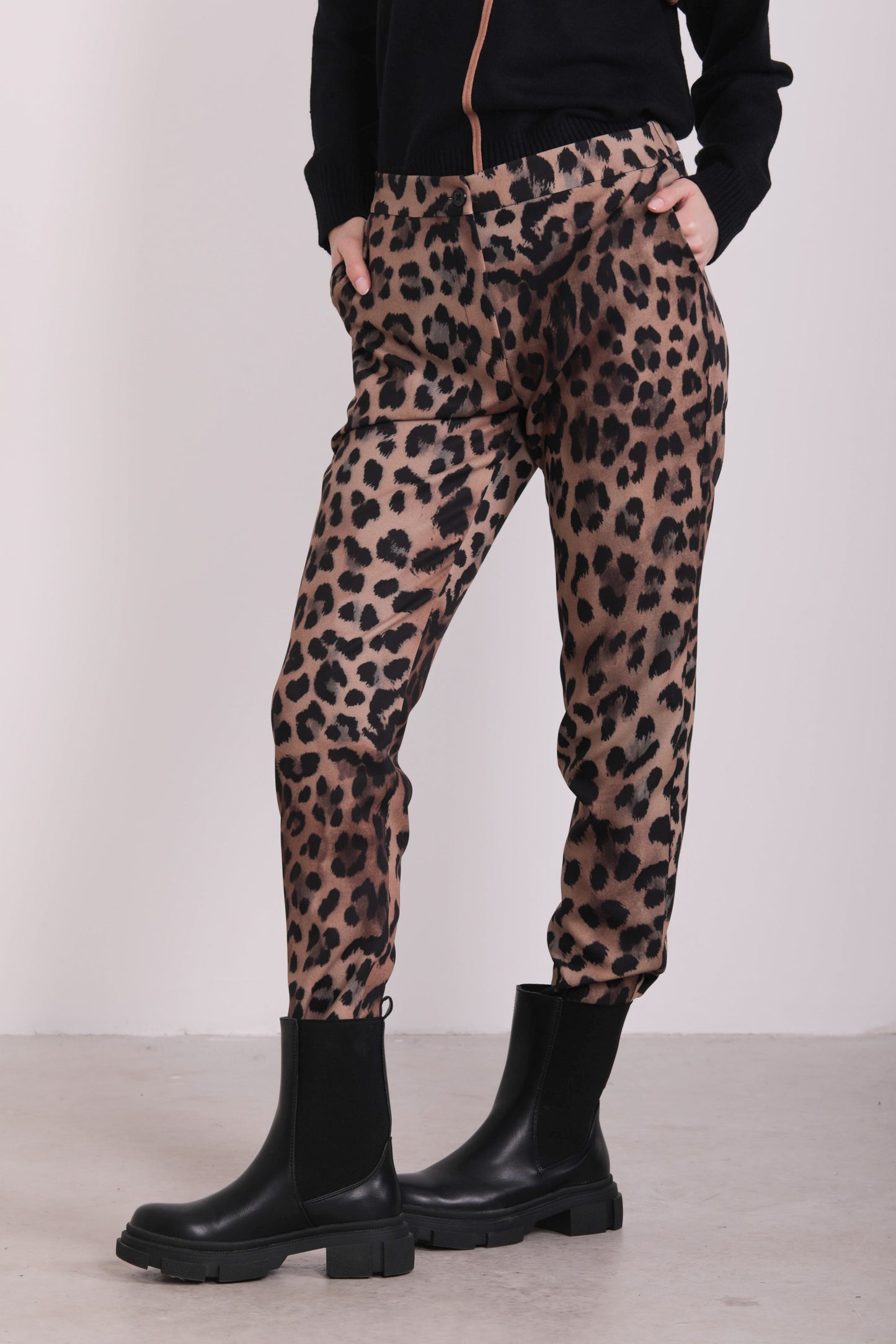 PANTALONE CON ELASTICO DIETRO FANTASIA LEOPARDATA