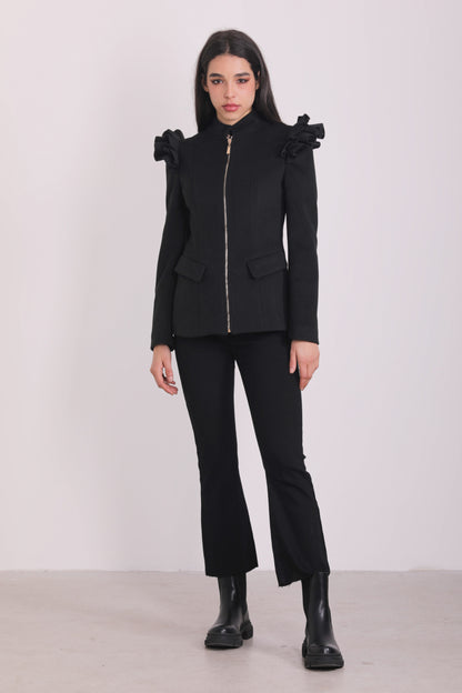 CAPPOTTO CORTO CON ROUCHES SU SPALLE