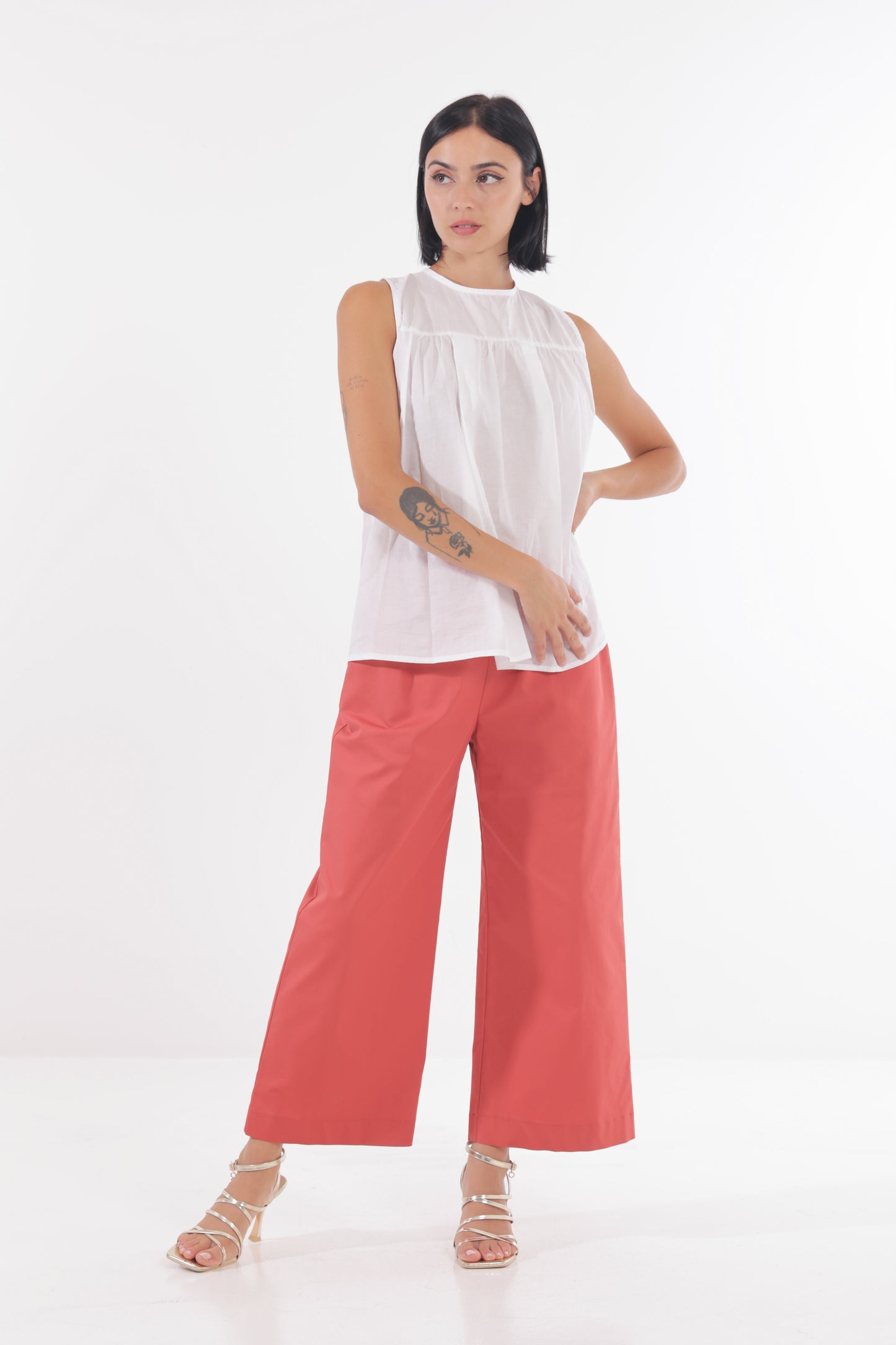 PANTALONE CROPPED CON ELASTICO AI LATI