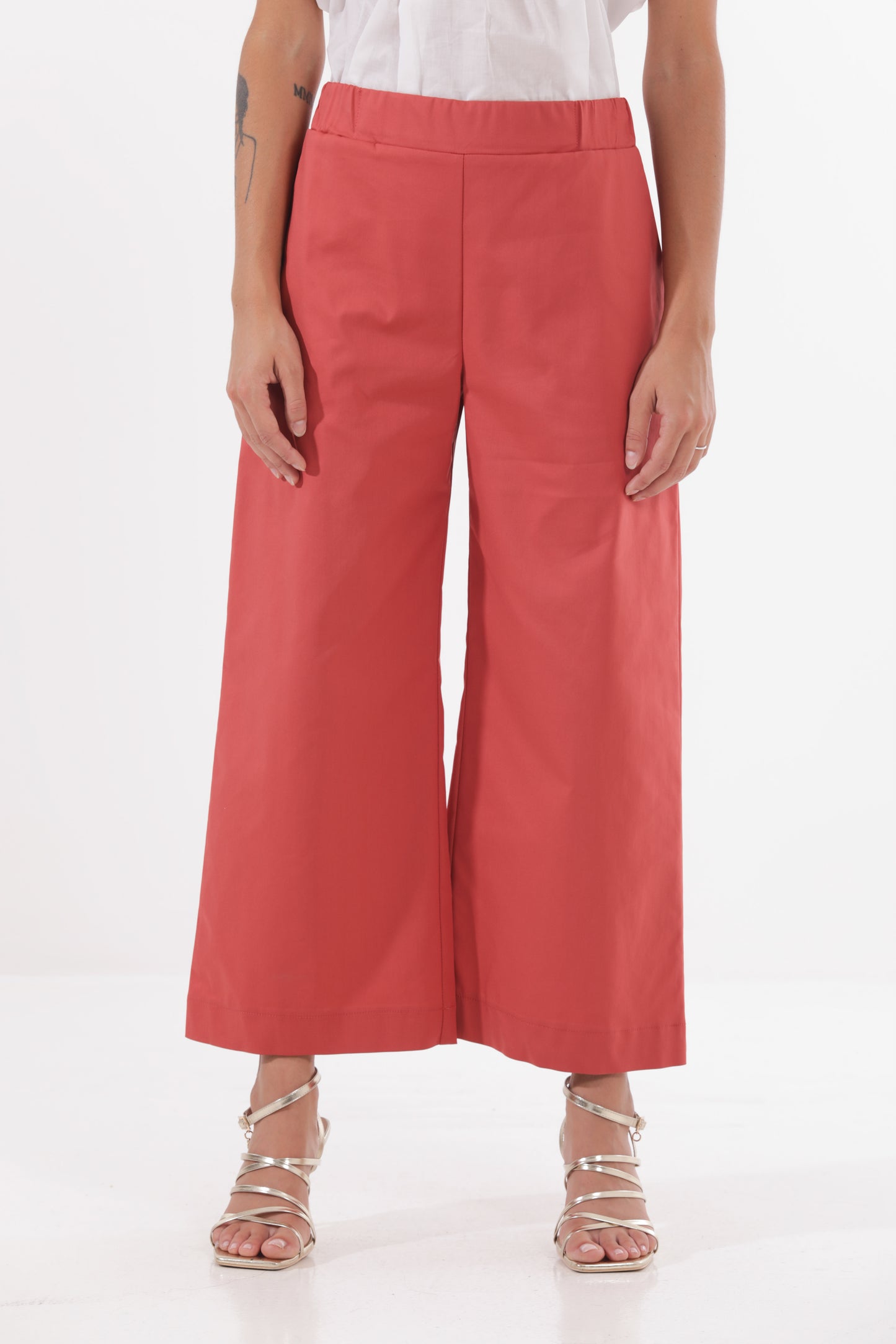 PANTALONE CROPPED CON ELASTICO AI LATI