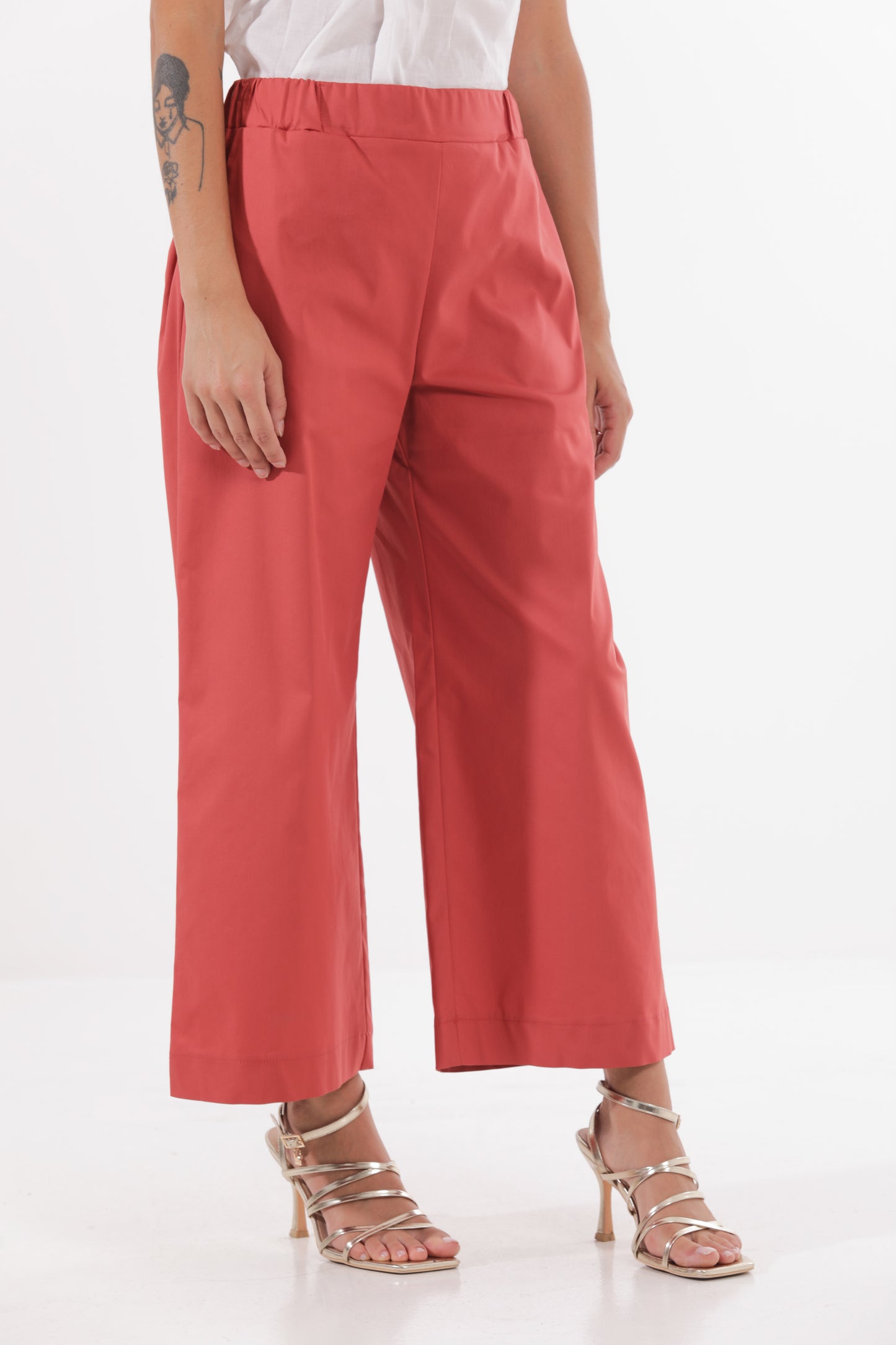 PANTALONE CROPPED CON ELASTICO AI LATI