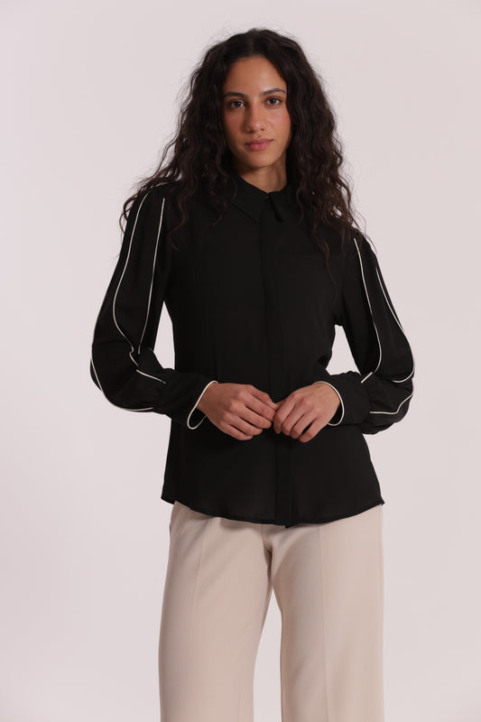 CAMICIA CON DETTAGLI BICOLOR SU MANICHE