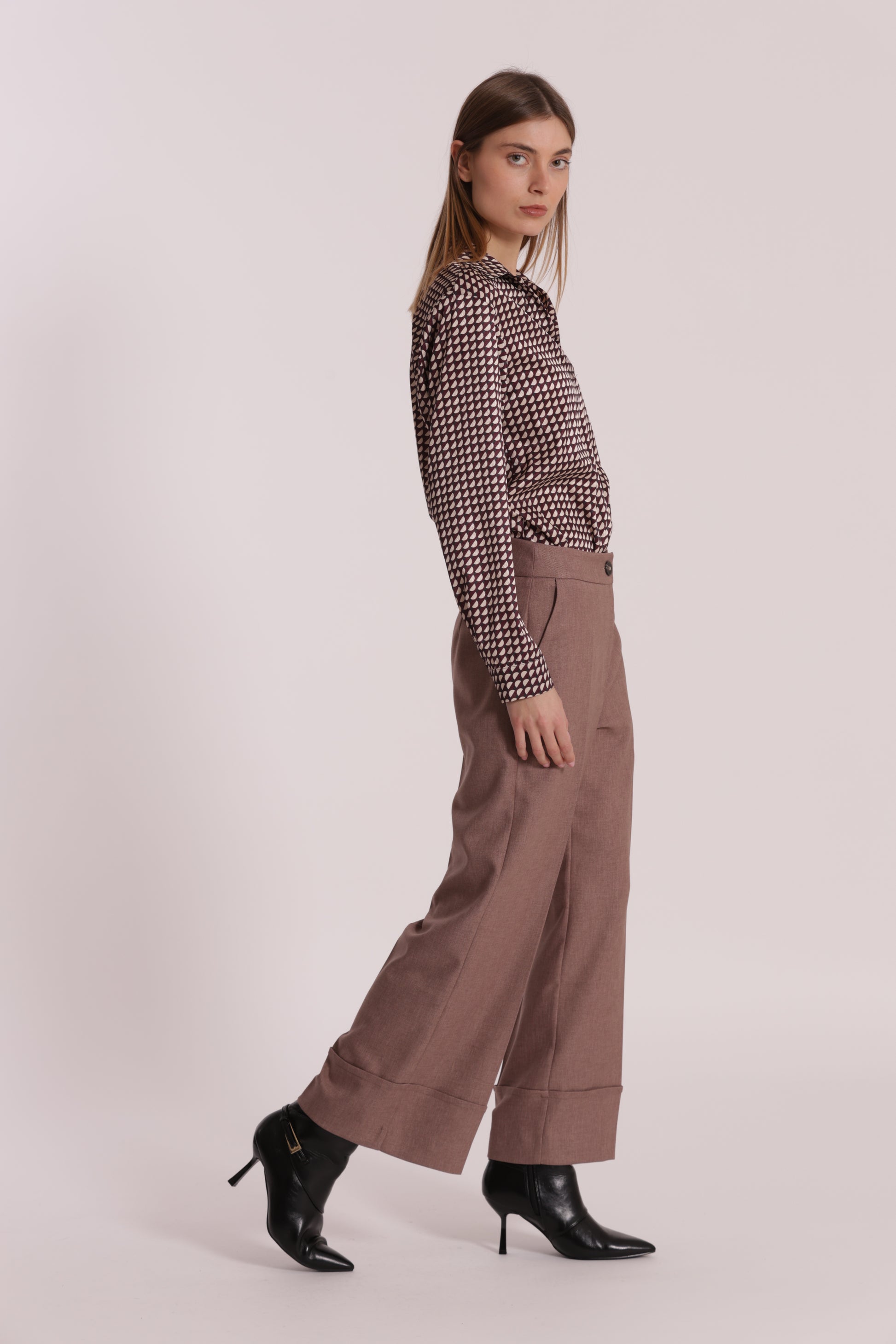 PANTALONE CROPPED IN TESSUTO FIAMMATO