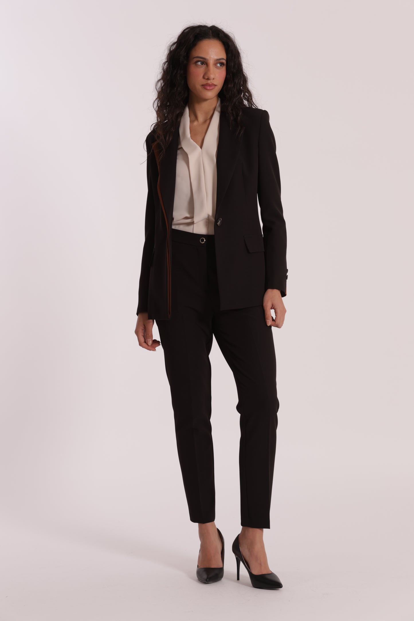PANTALONE SIGARETTA CON ELASTICO DIETRO IN TESSUTO TECNICO