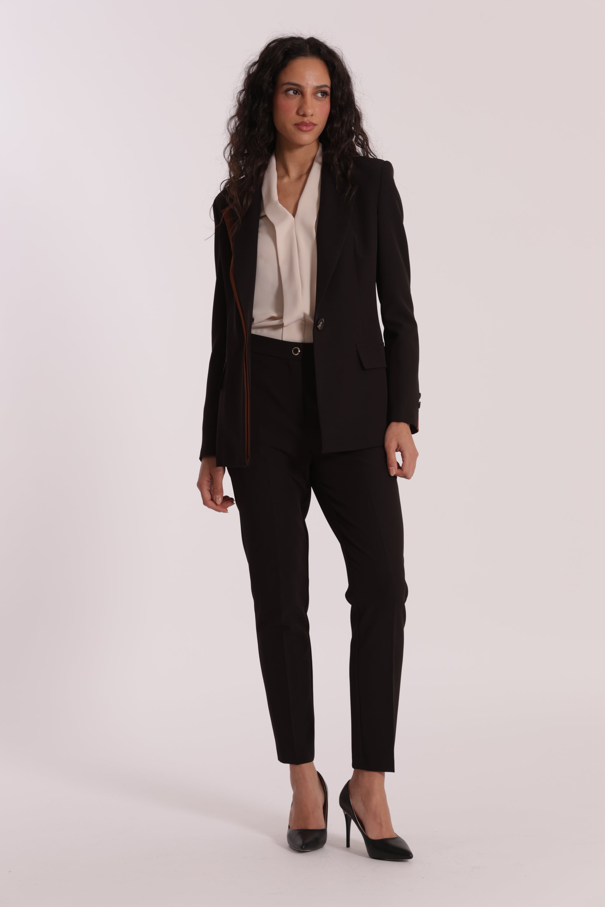 PANTALONE SIGARETTA CON ELASTICO DIETRO IN TESSUTO TECNICO