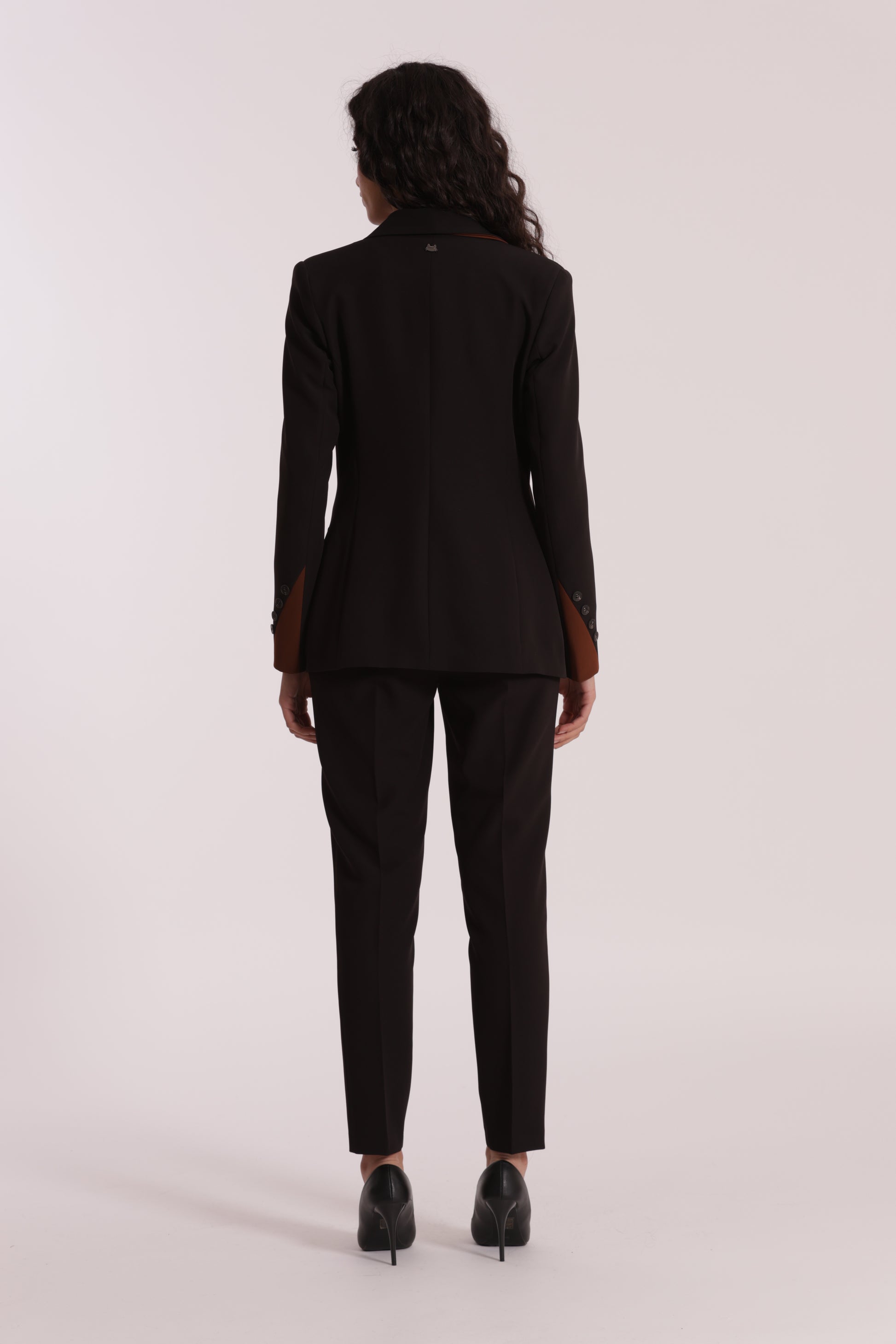 PANTALONE SIGARETTA CON ELASTICO DIETRO IN TESSUTO TECNICO