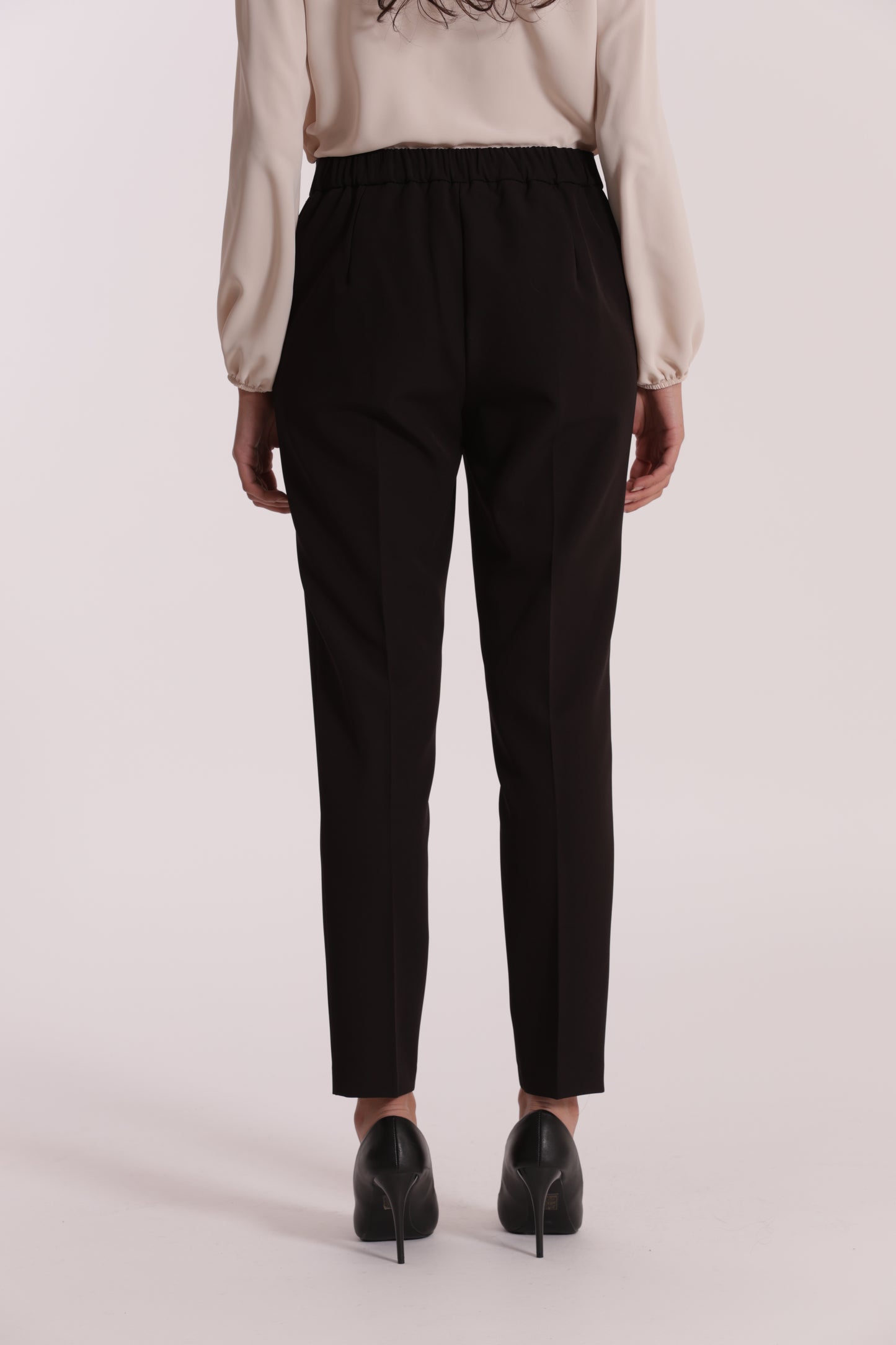 PANTALONE SIGARETTA CON ELASTICO DIETRO IN TESSUTO TECNICO