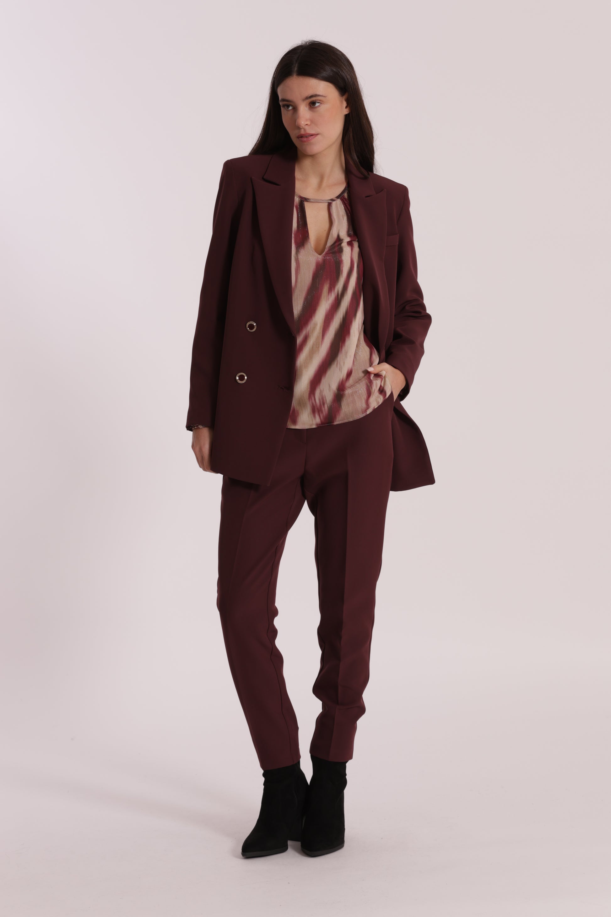 PANTALONE SIGARETTA CON ELASTICO DIETRO IN TESSUTO TECNICO