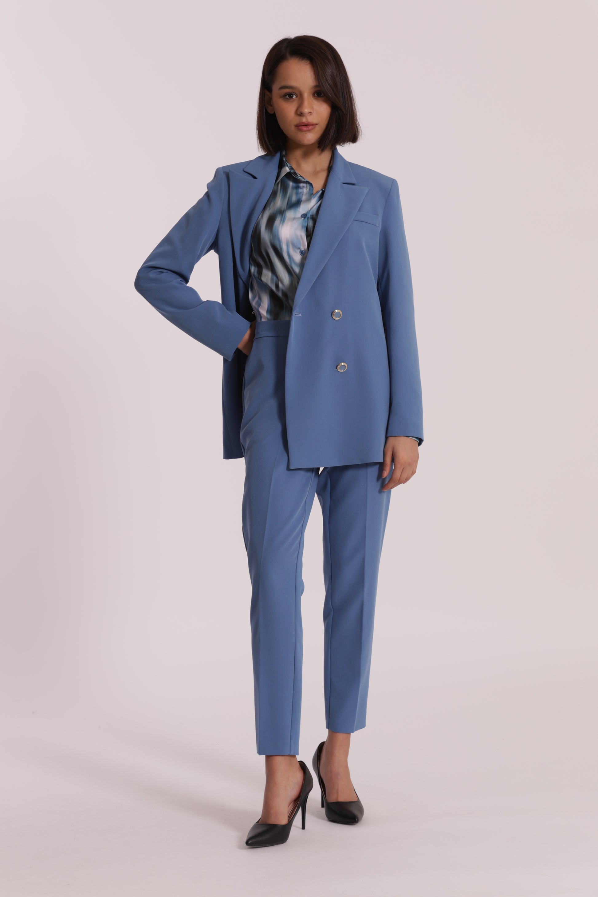 PANTALONE SIGARETTA CON ELASTICO DIETRO IN TESSUTO TECNICO