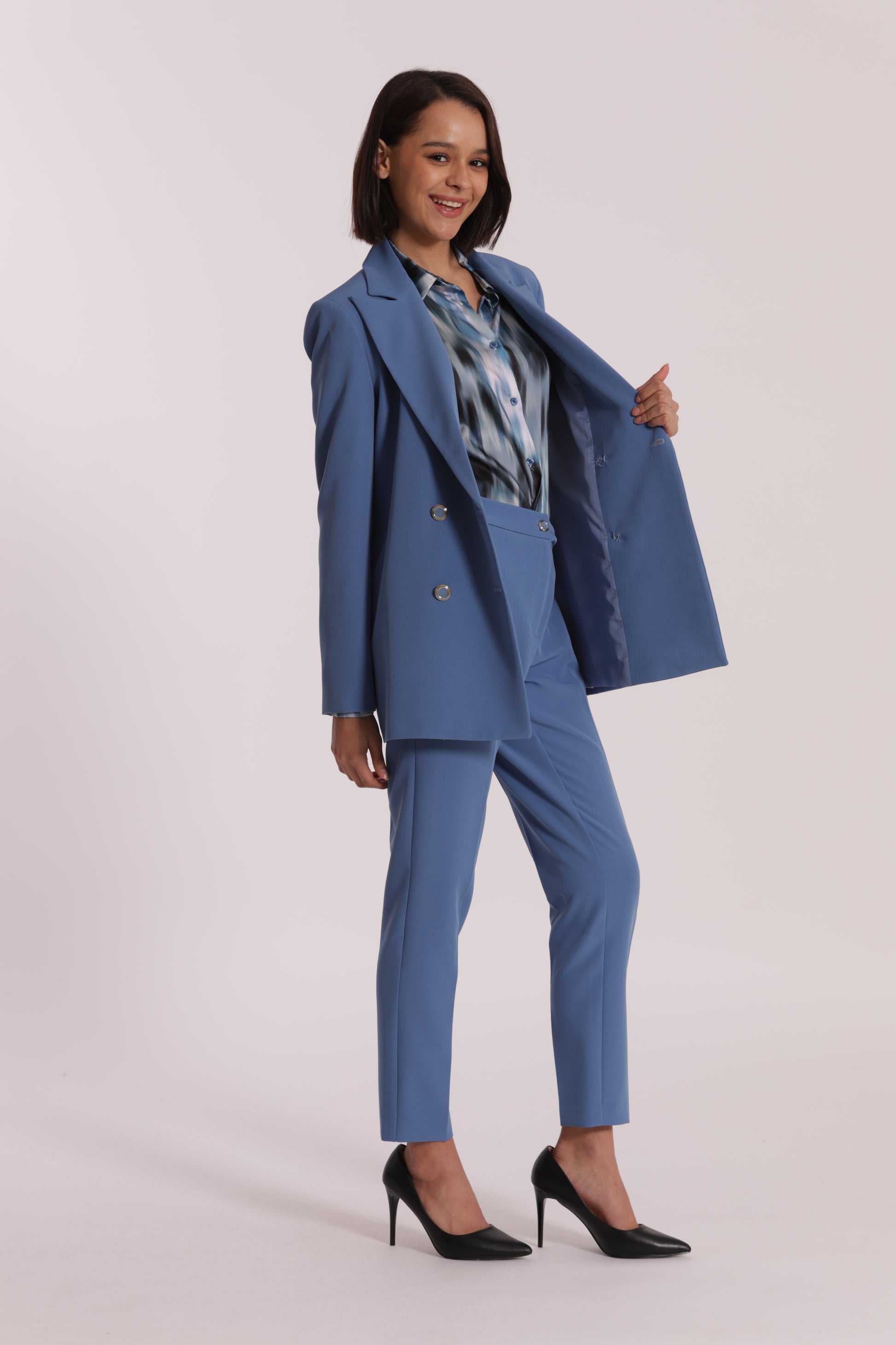 PANTALONE SIGARETTA CON ELASTICO DIETRO IN TESSUTO TECNICO
