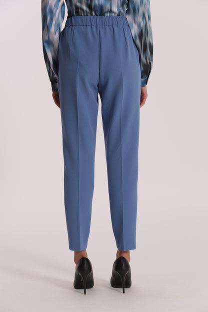 PANTALONE SIGARETTA CON ELASTICO DIETRO IN TESSUTO TECNICO