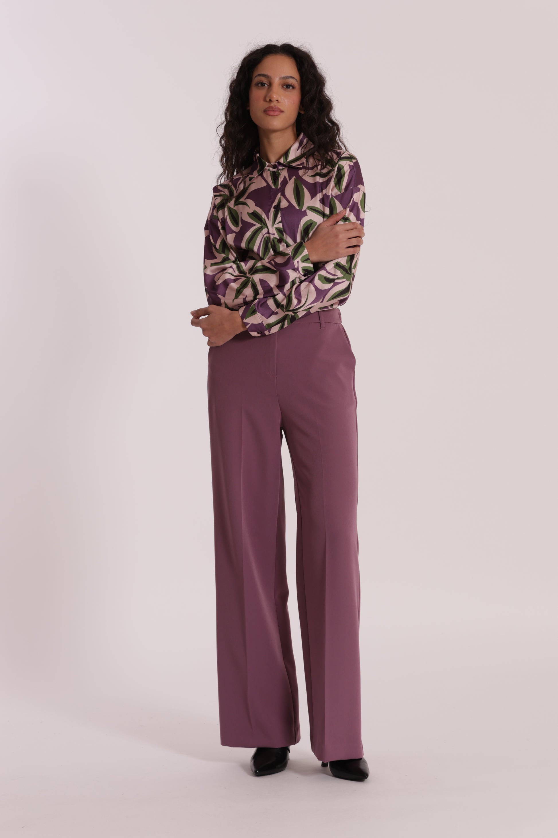 PANTALONE PALAZZO CON ELASTICO DIETRO IN TESSUTO TECNICO