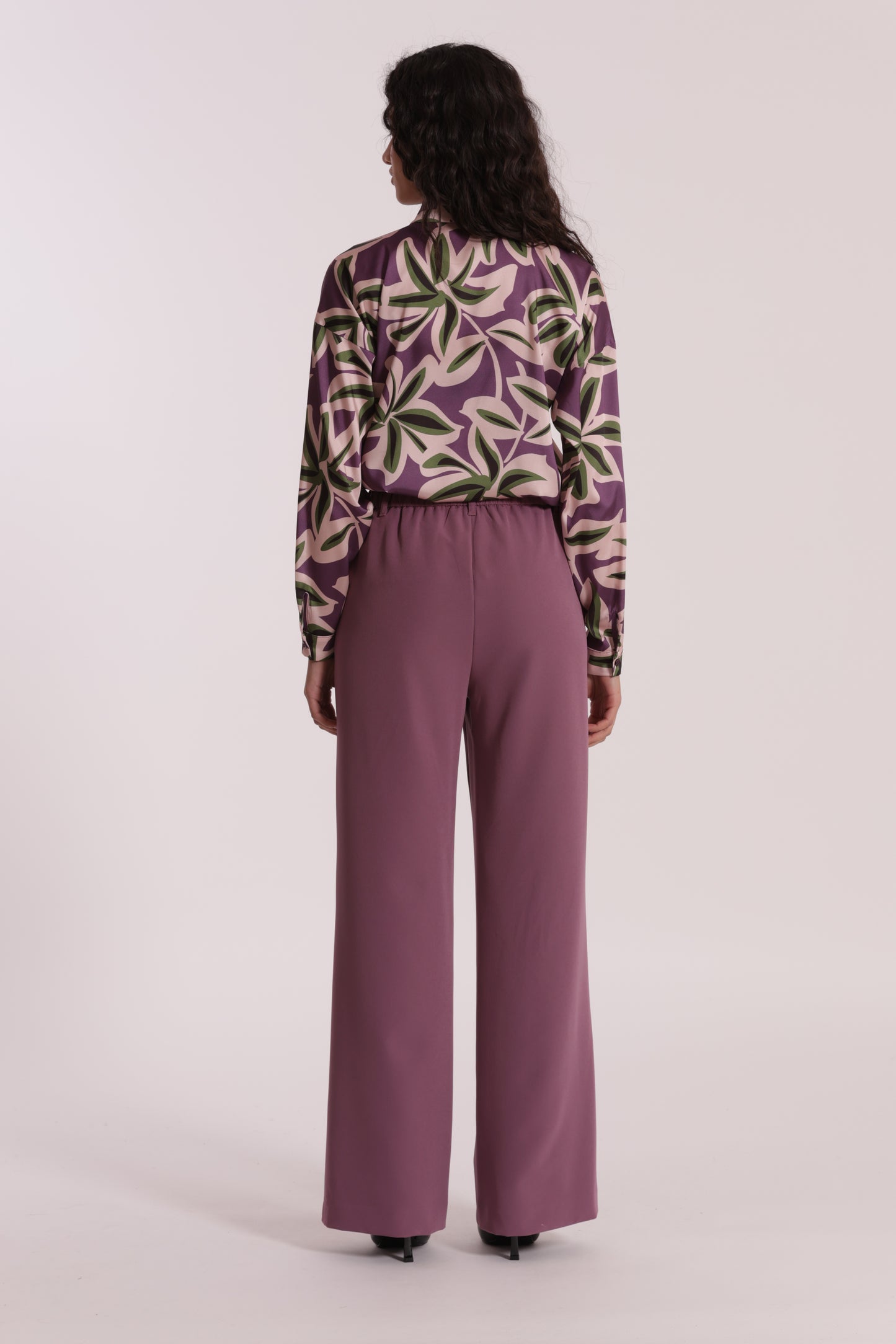 PANTALONE PALAZZO CON ELASTICO DIETRO IN TESSUTO TECNICO