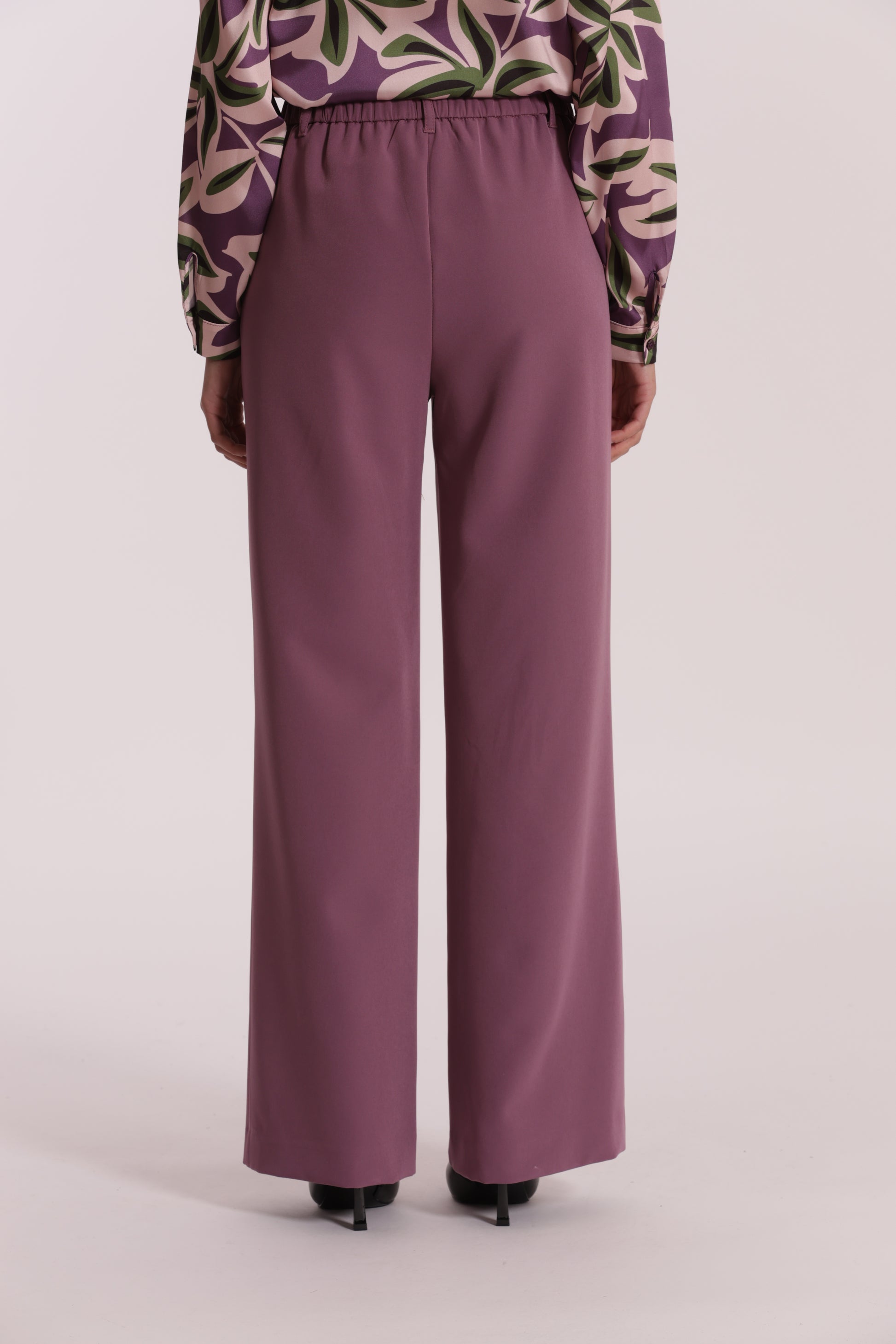 PANTALONE PALAZZO CON ELASTICO DIETRO IN TESSUTO TECNICO