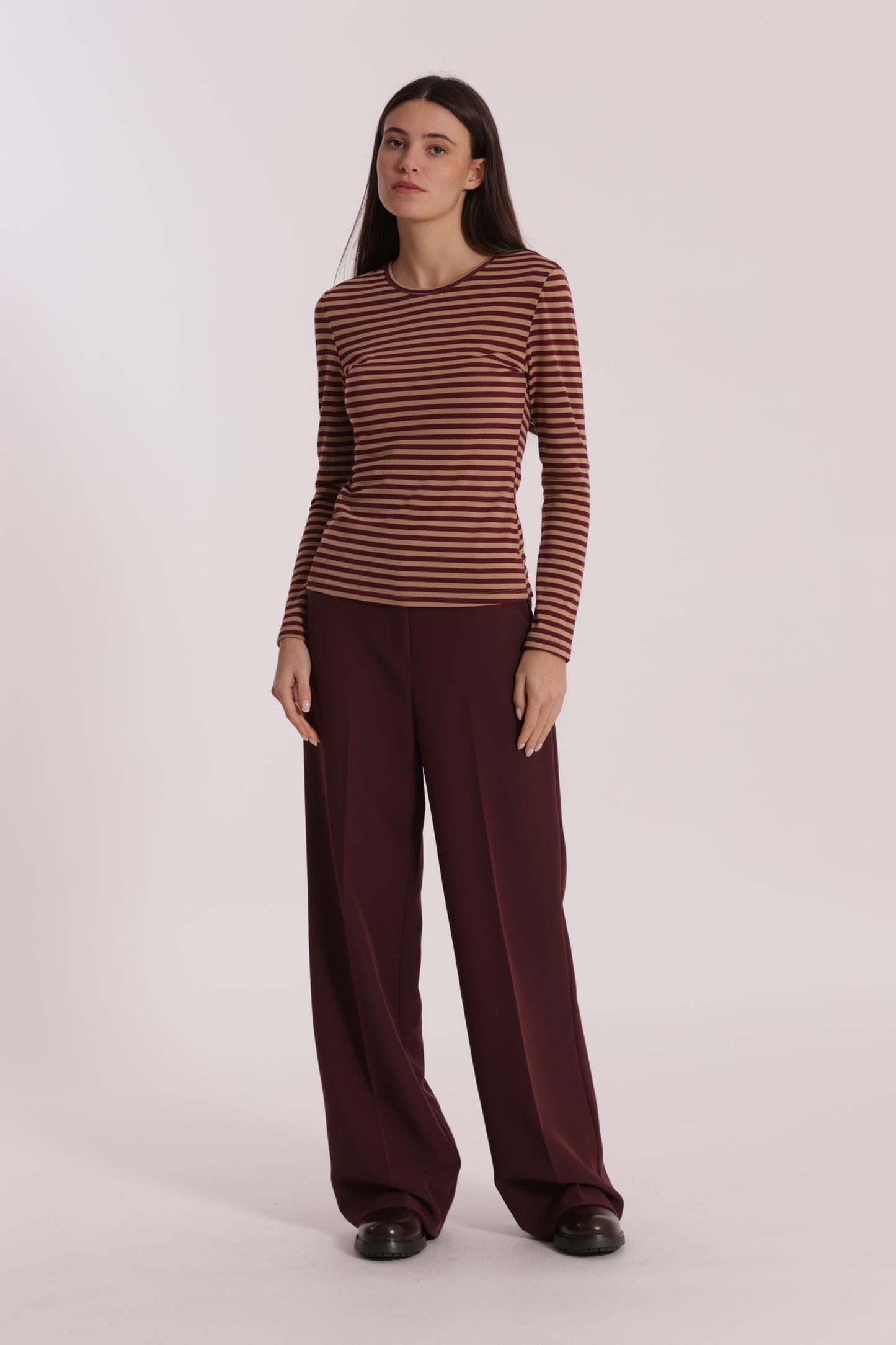 PANTALONE PALAZZO CON ELASTICO DIETRO IN TESSUTO TECNICO