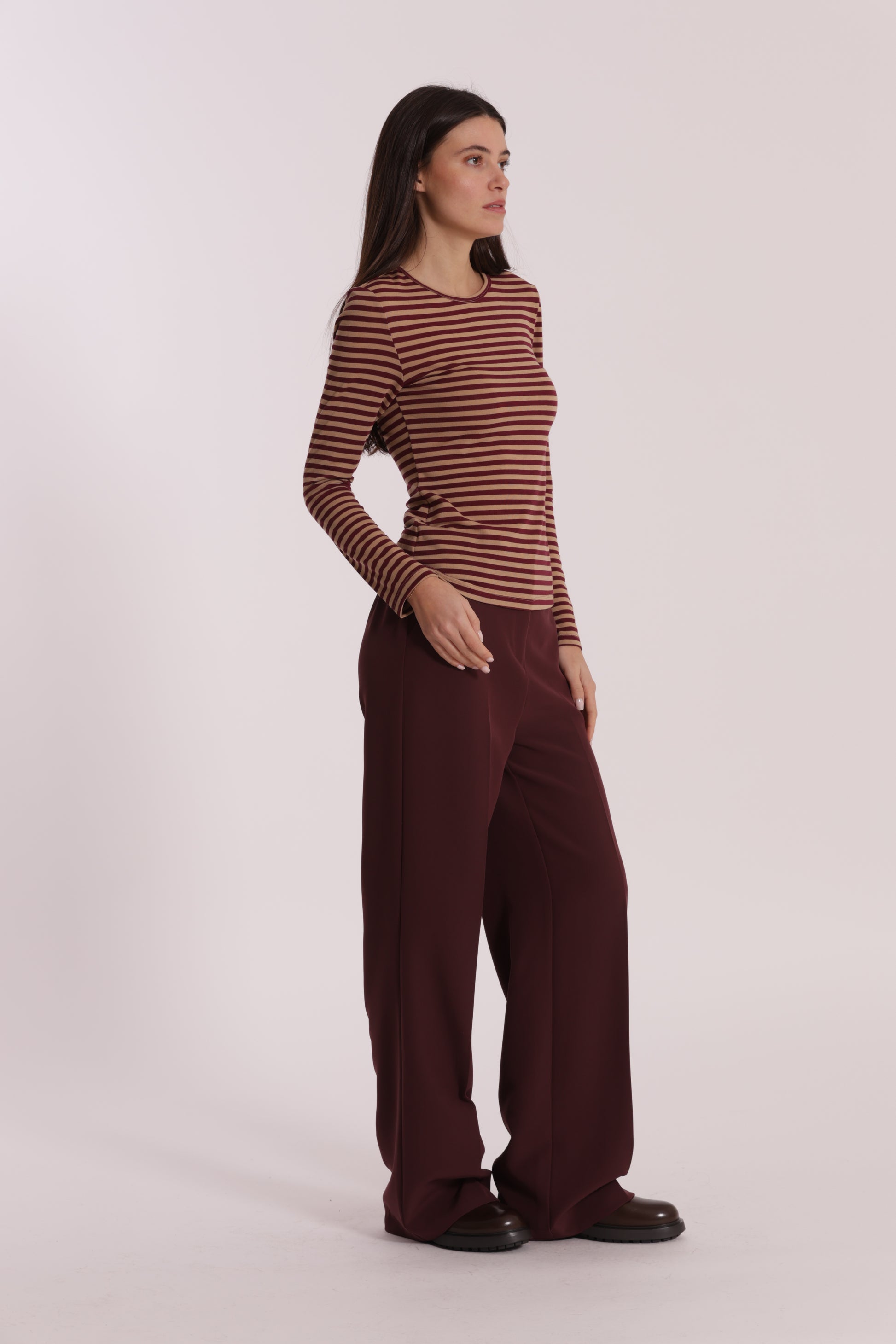 PANTALONE PALAZZO CON ELASTICO DIETRO IN TESSUTO TECNICO