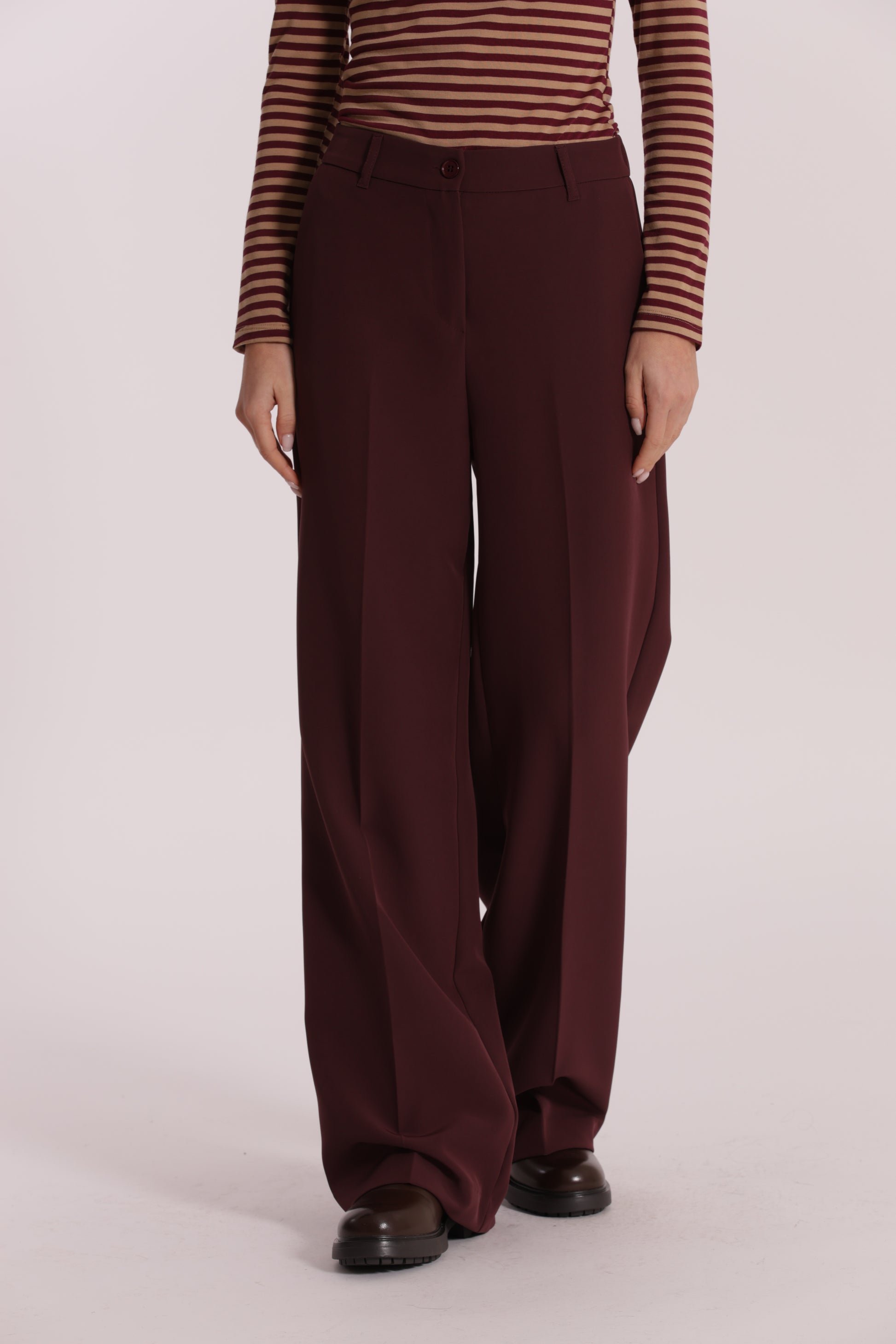 PANTALONE PALAZZO CON ELASTICO DIETRO IN TESSUTO TECNICO