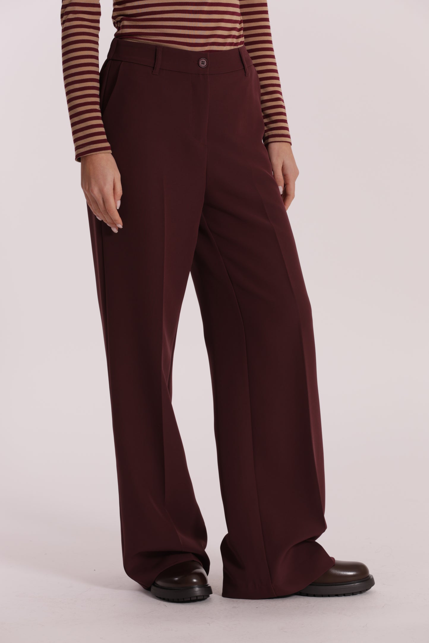 PANTALONE PALAZZO CON ELASTICO DIETRO IN TESSUTO TECNICO
