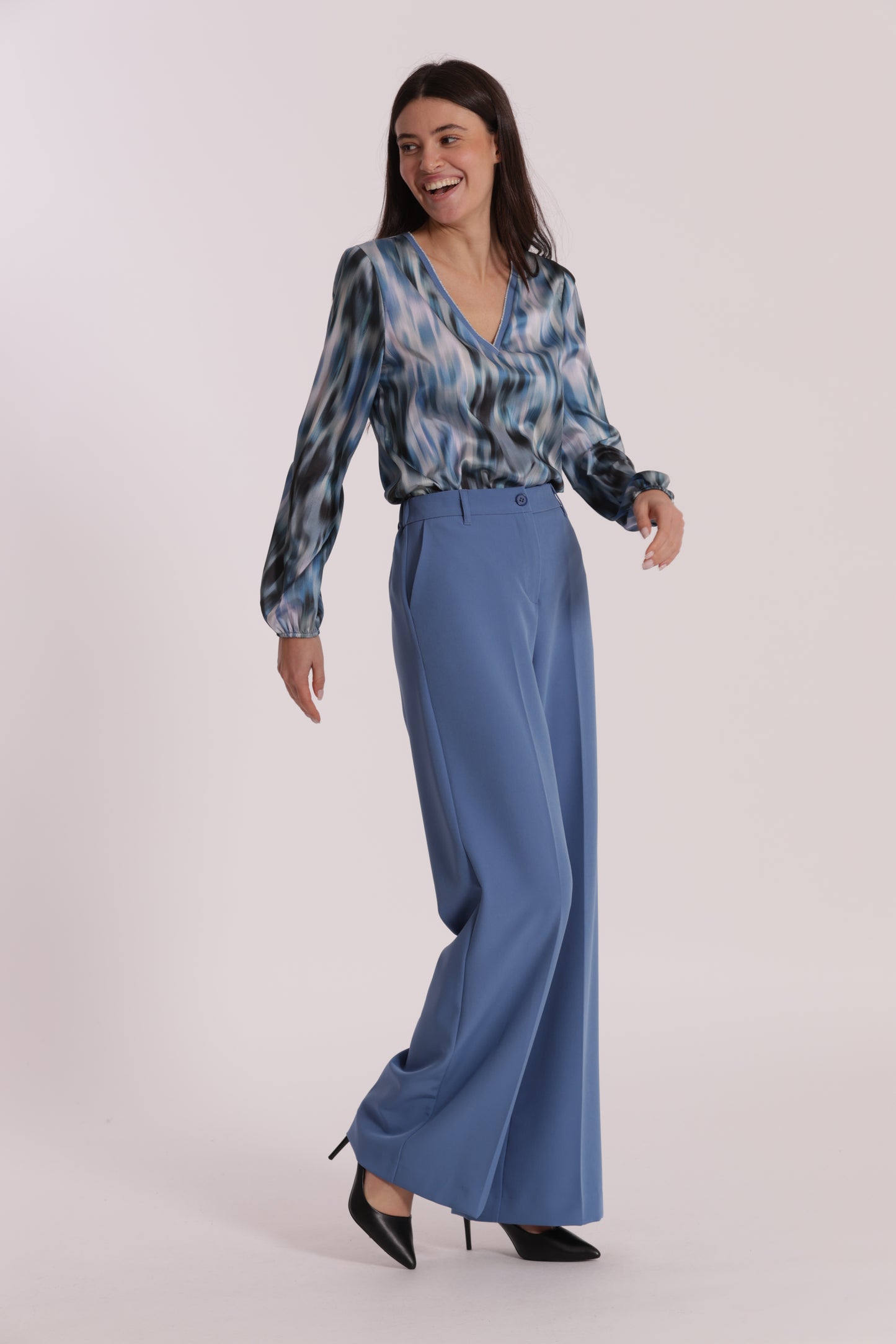 PANTALONE PALAZZO CON ELASTICO DIETRO IN TESSUTO TECNICO