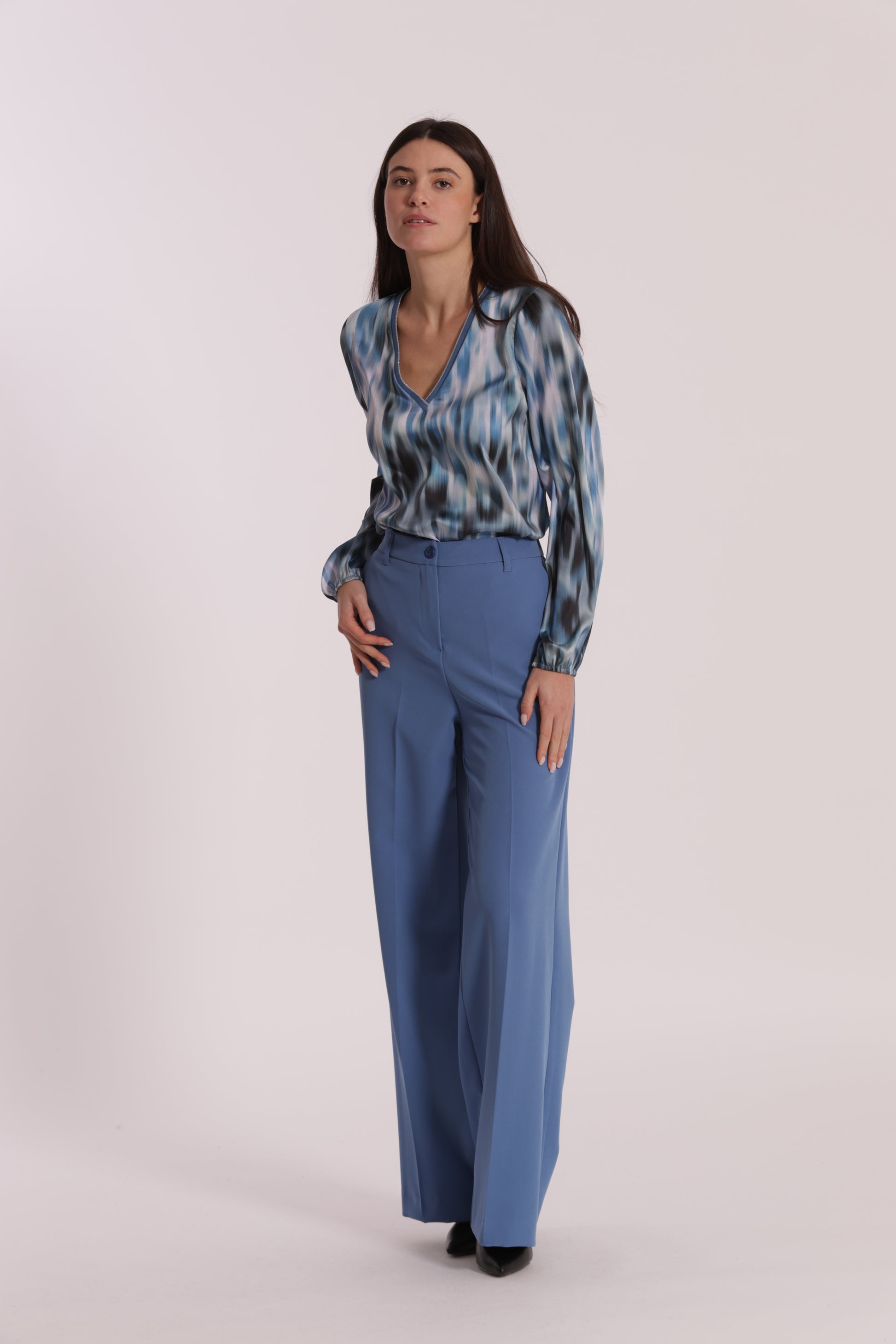 PANTALONE PALAZZO CON ELASTICO DIETRO IN TESSUTO TECNICO