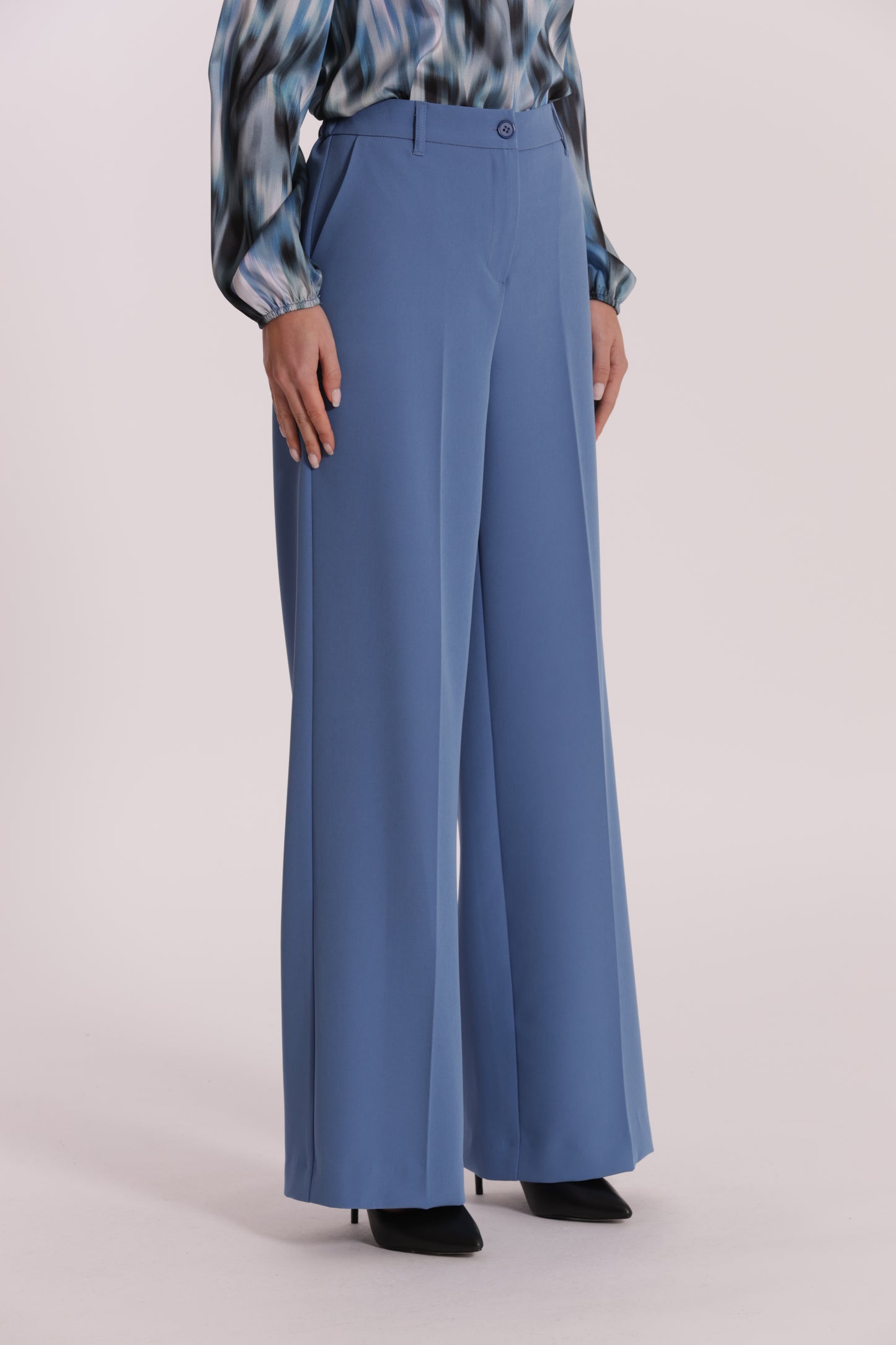 PANTALONE PALAZZO CON ELASTICO DIETRO IN TESSUTO TECNICO