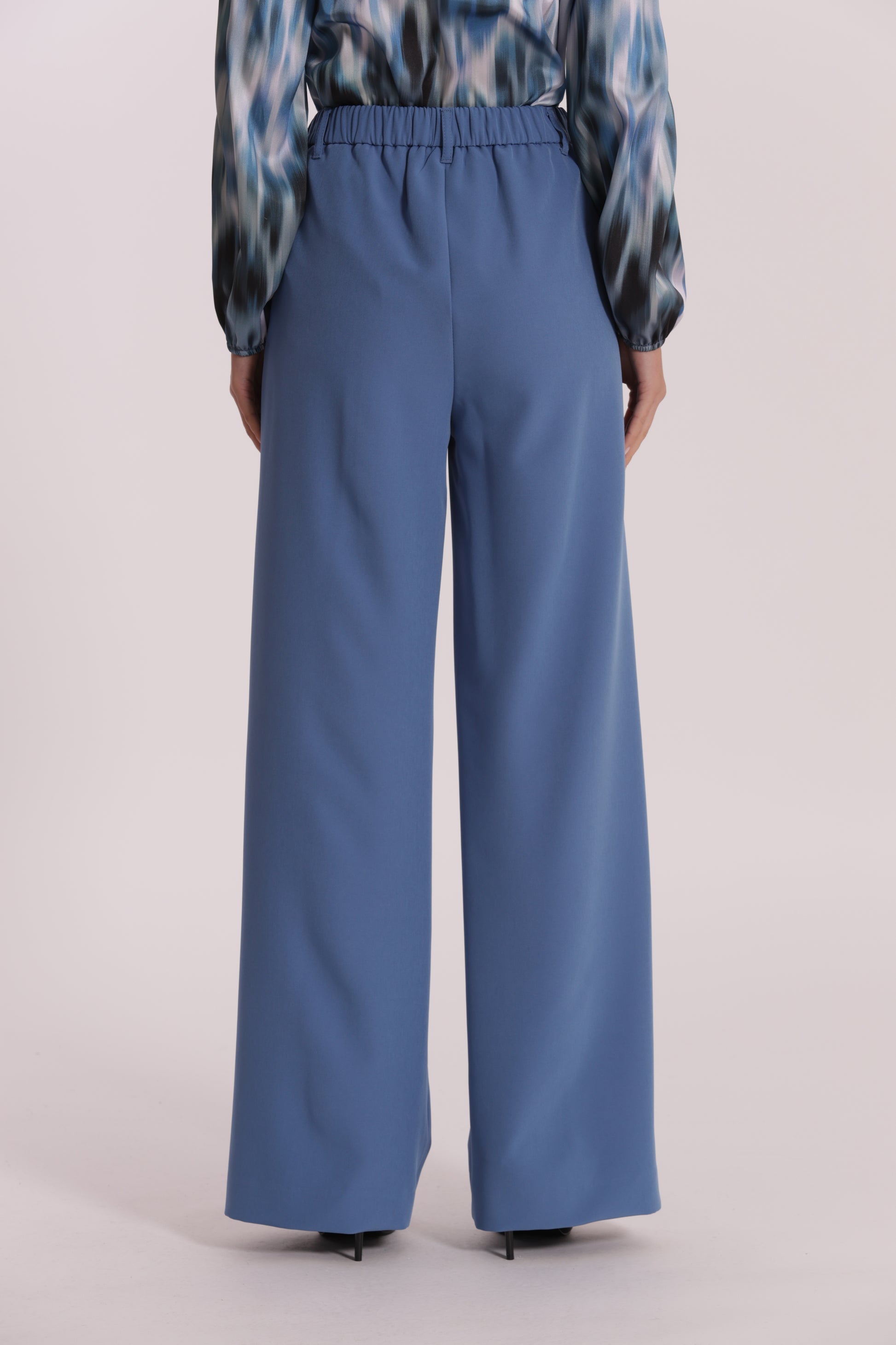 PANTALONE PALAZZO CON ELASTICO DIETRO IN TESSUTO TECNICO