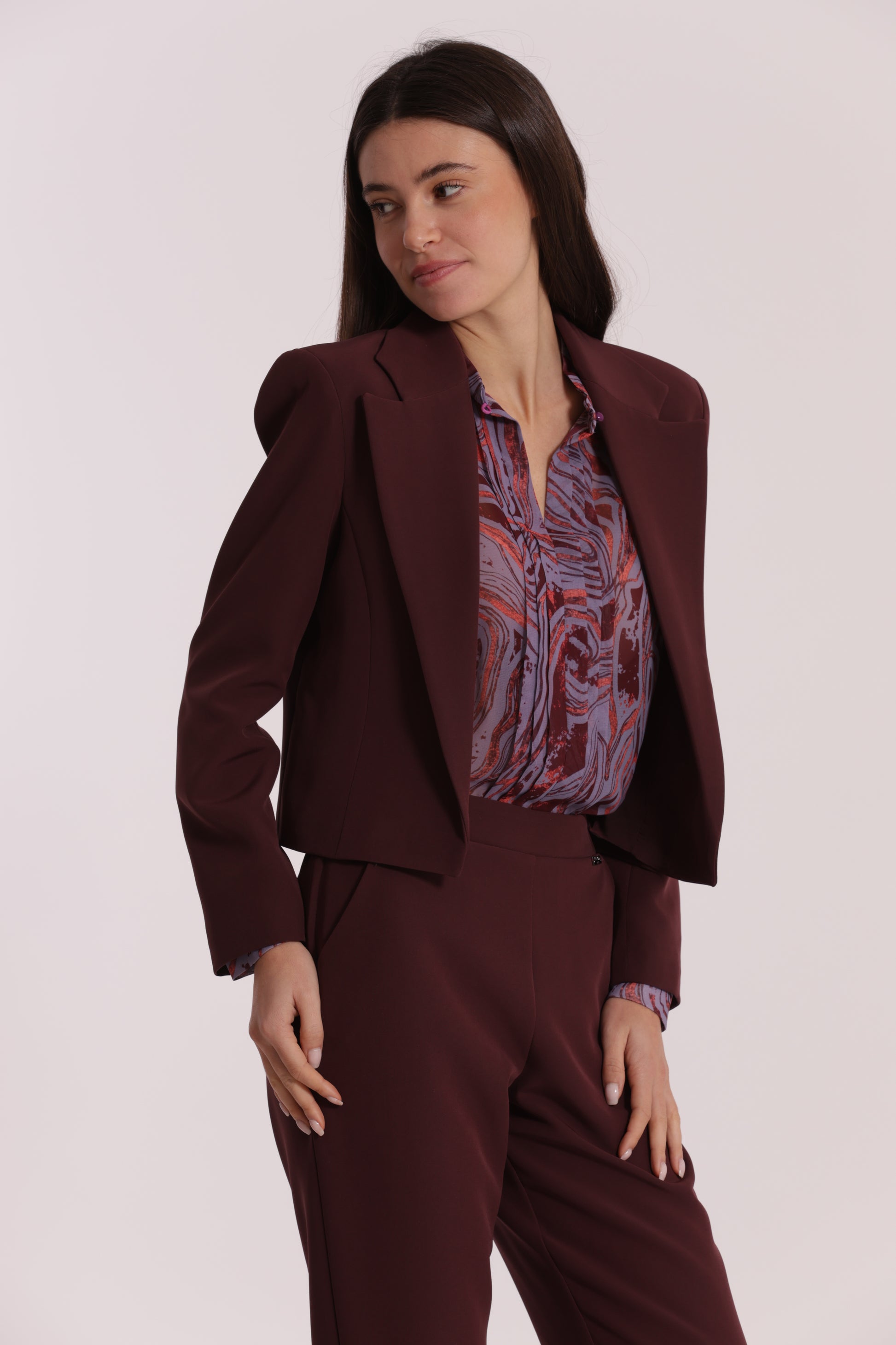 GIACCA CROPPED SENZA BOTTONI IN TESSUTO TECNICO