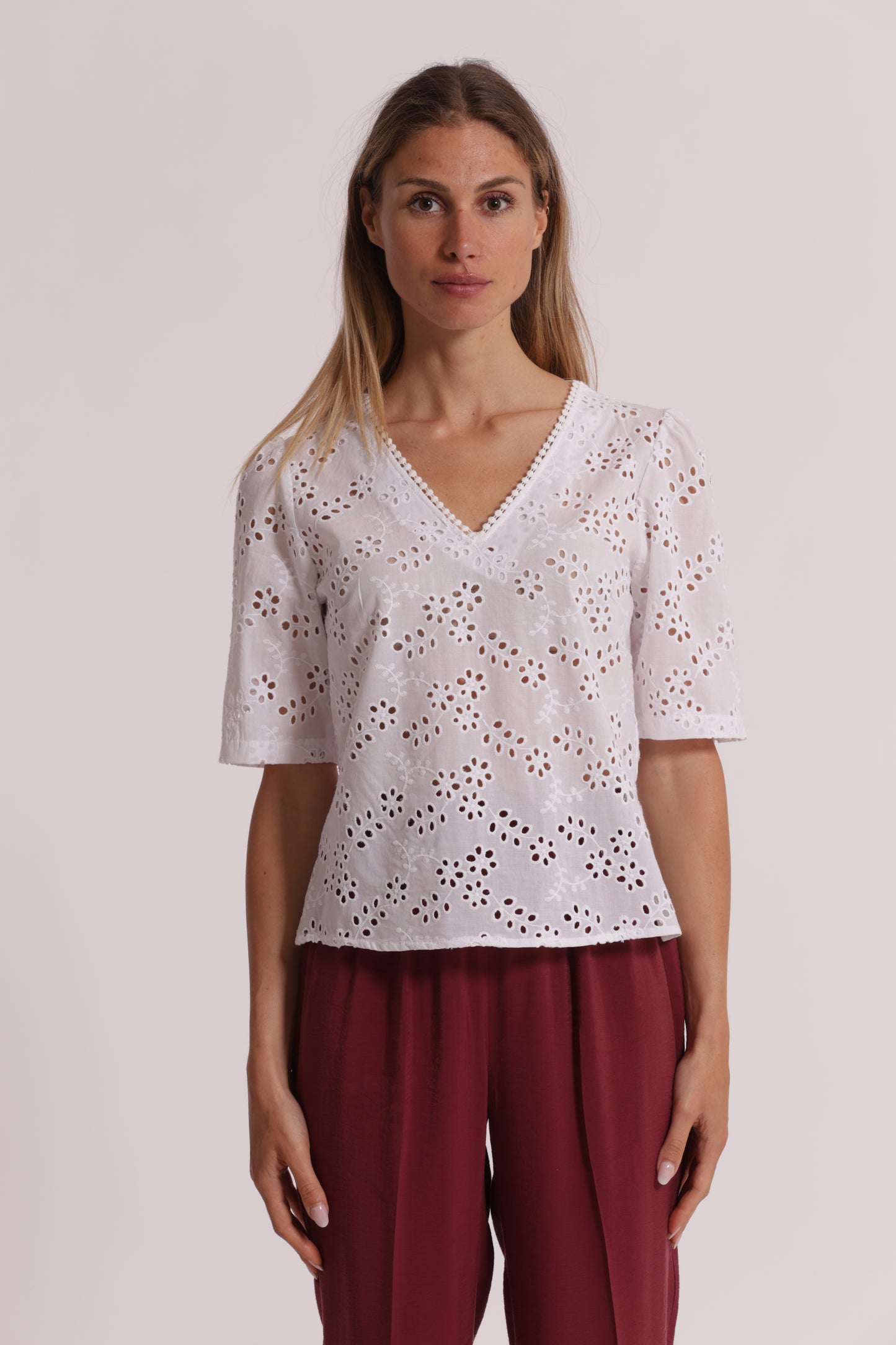 BLUSA SCOLLO A V IN SANGALLO