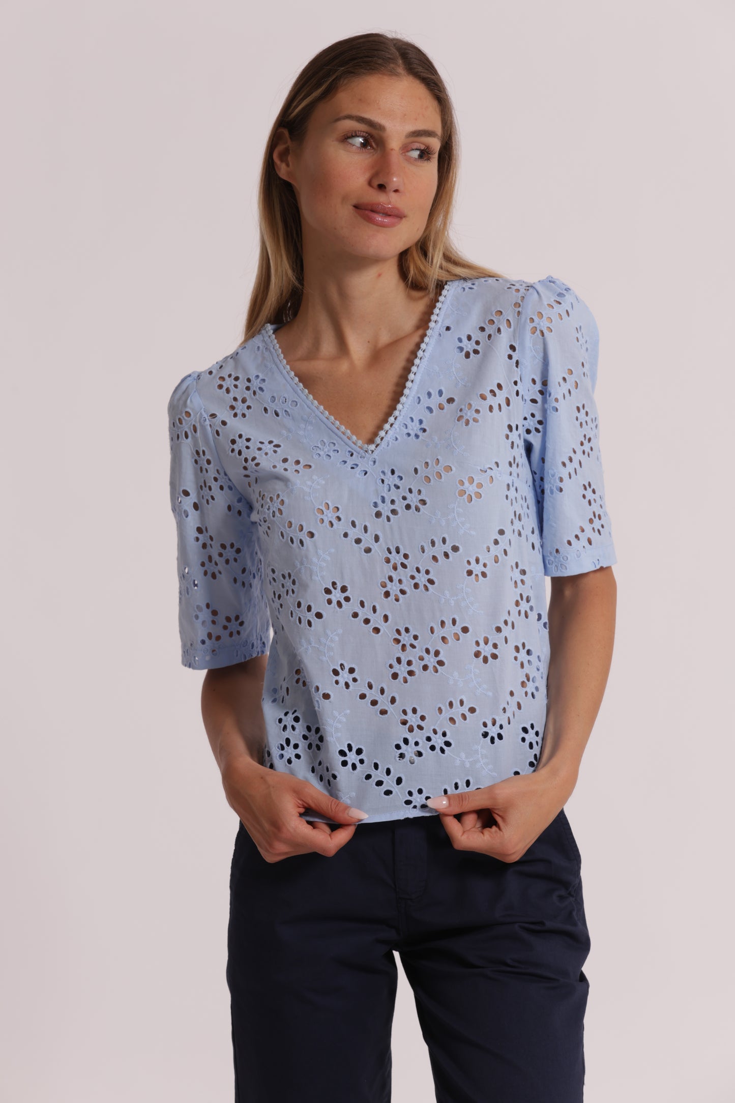 BLUSA SCOLLO A V IN SANGALLO